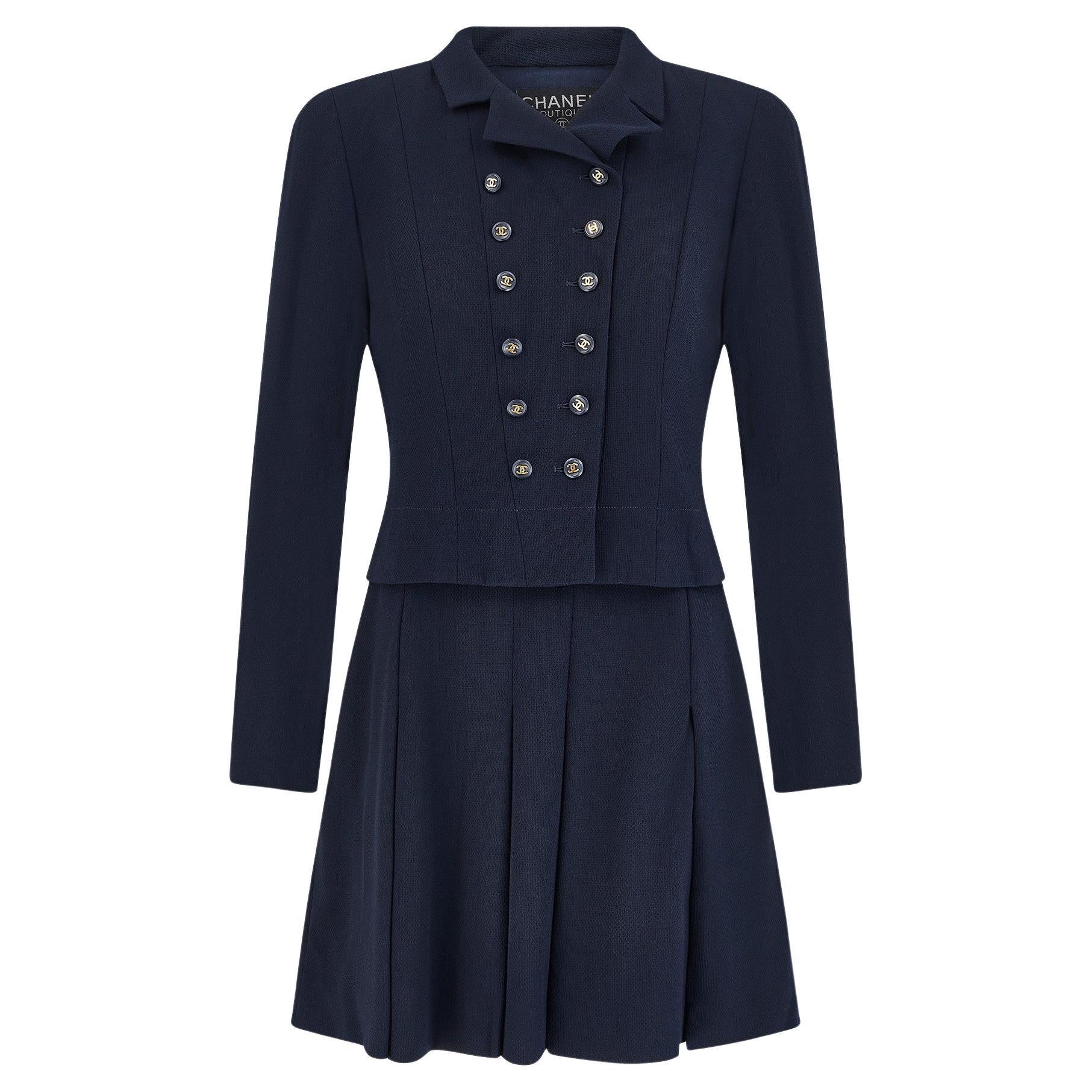 1995 Chanel Marineblauer und cremefarbener Anzug mit Kleid und Jacke im Angebot