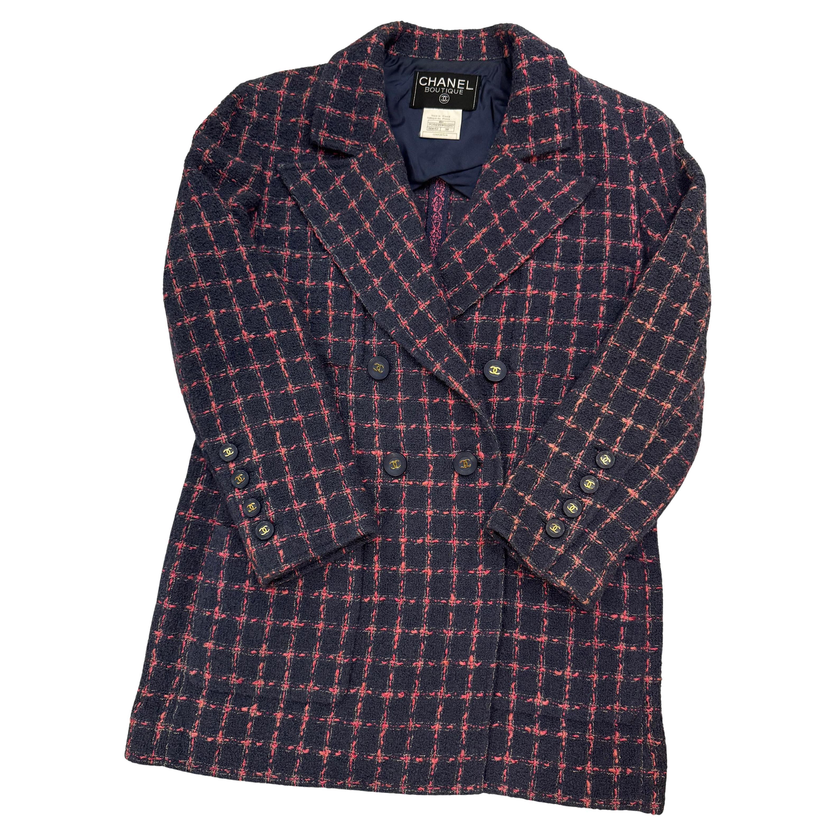 1995 Chanel Giacca doppiopetto di media lunghezza in tweed rosa navy FR38