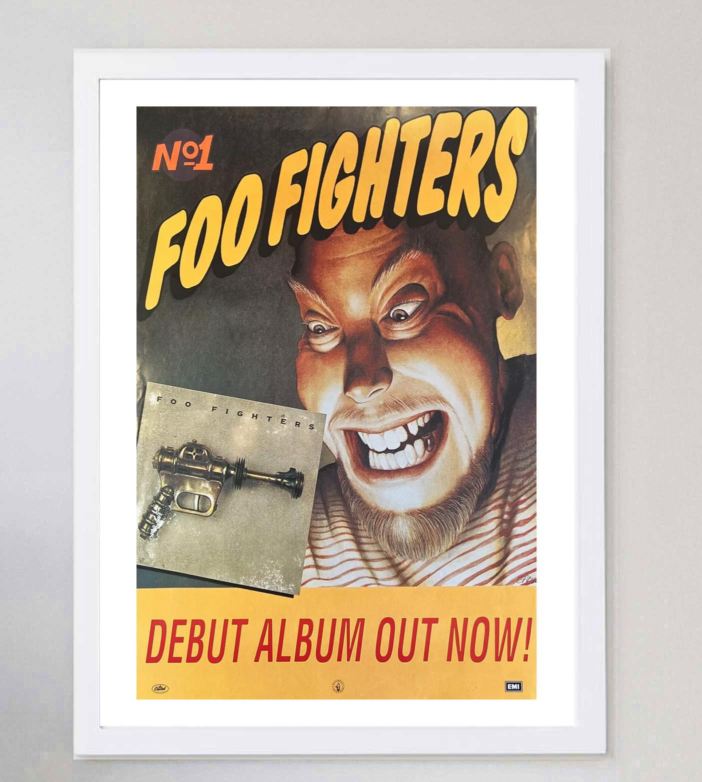 Brillantes und seltenes Poster, das das selbstbetitelte Debütalbum der Foo Fighters von 1995 bewirbt. Die aus der Asche von Nirvana entstandene, inzwischen ikonische Band begann als Soloprojekt von Dave Grohl und wurde ein großer kritischer und