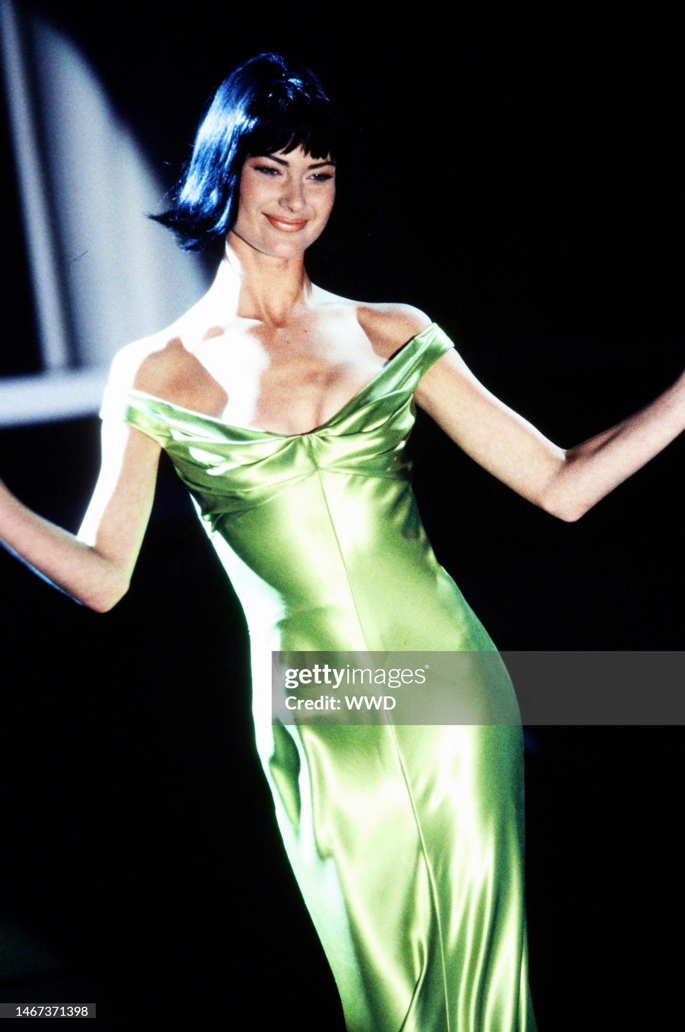 1995 Gianni Versace Couture Documented Runway Chartreuse Silk Off-Shoulder Gown In Good Condition For Sale In Beverly Hills, CA