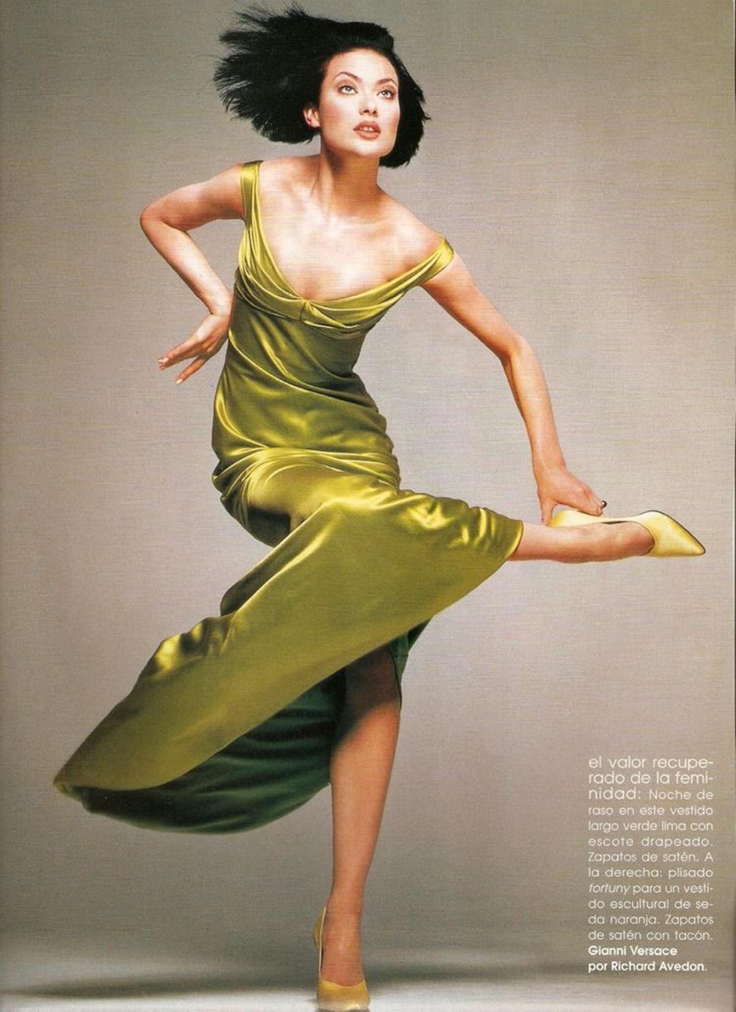 1995 Gianni Versace Couture Documented Runway Chartreuse Silk Off-Shoulder Gown For Sale 2