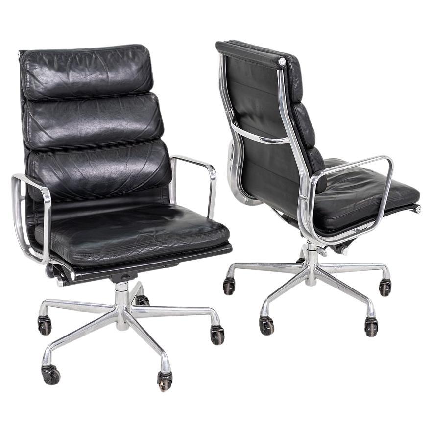 1995 Herman Miller Eames Soft Pad Executive Desk Chair in Black Leather in vendita