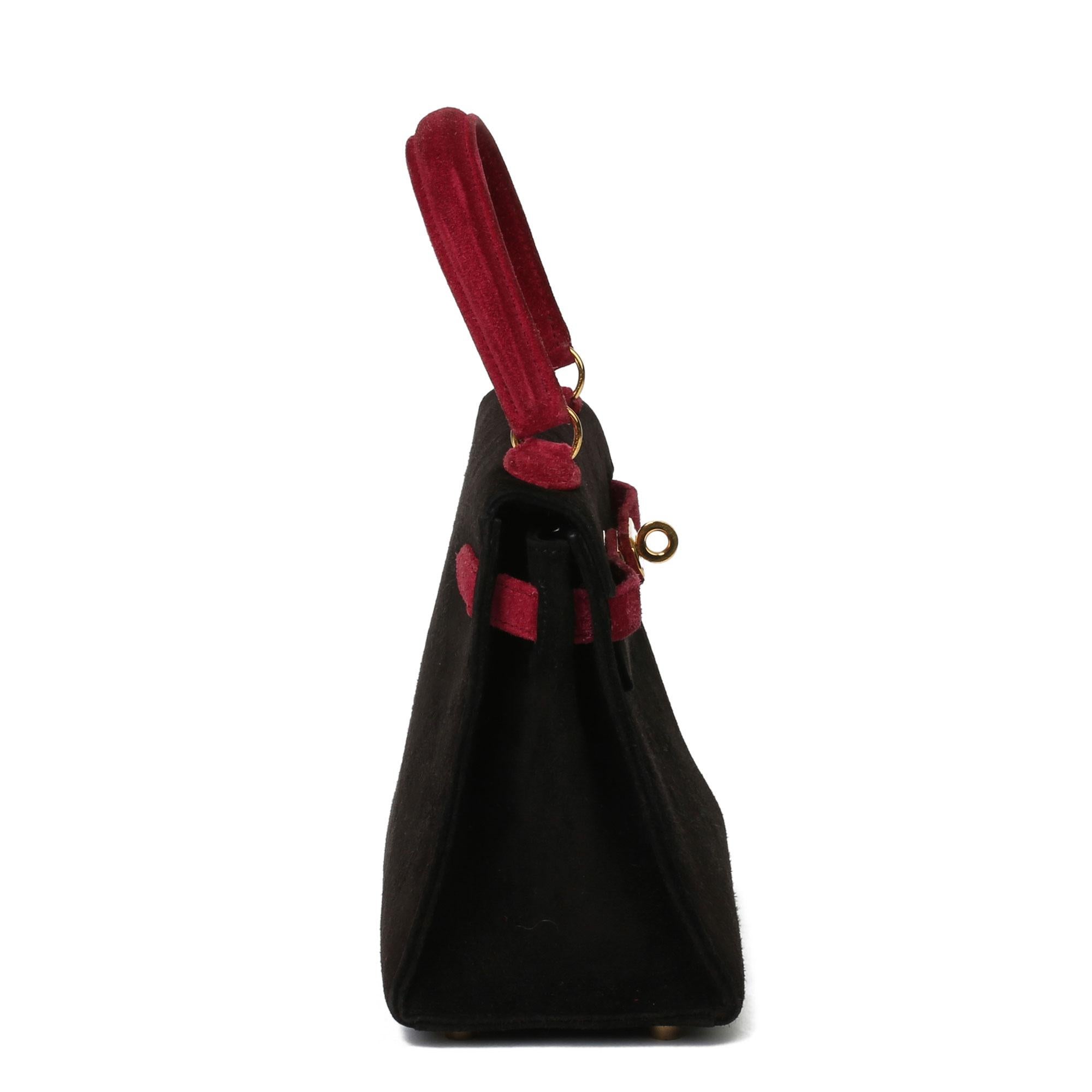 HERMÈS
Framboise & Black Veau Doblis Suede Vintage Kelly 20cm Sellier

Serial Number: (Y)
Age (Circa): 1995
Accompanied By: Hermès Dust Bag, Shoulder Strap
Authenticity Details: Date Stamp (Made in France)
Gender: Ladies
Type: Top Handle,