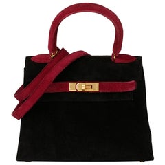 Hermès - Sac Sellier Kelly 20 cm vintage en daim veau doblis noir et framboise, 1995