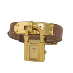 1995 Hermes Kelly Uhr aus hellbraunem Leder mit goldener Hardware