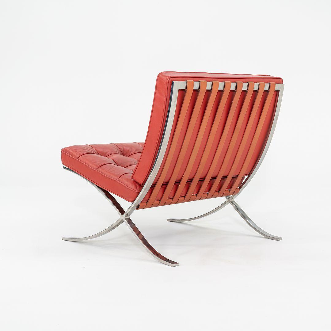 1995 Paire de chaises longues Mies van der Rohe Barcelona avec armatures en inox Rouge en vente 3