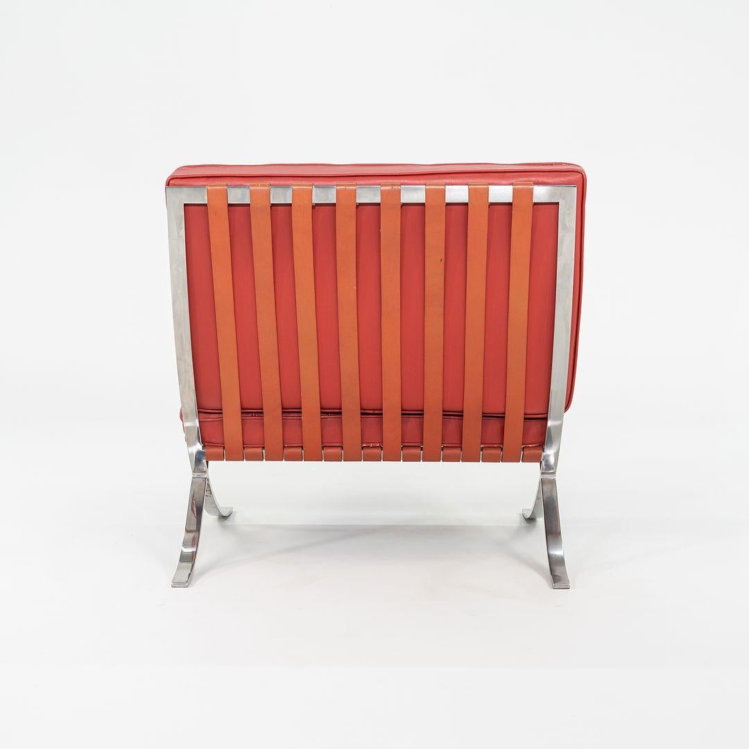 1995 Paire de chaises longues Mies van der Rohe Barcelona avec armatures en inox Rouge en vente 1