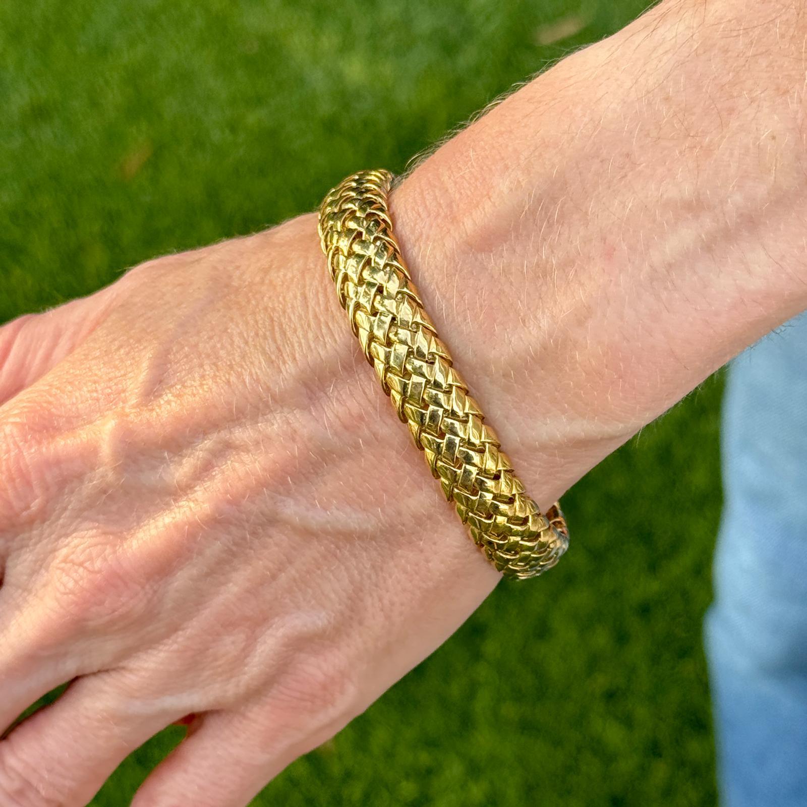 The Tiffany & Co. 1990s Vannerie link bracelet is a classic piece that embodies the elegance and sophistication of the era. Crafted from high-quality 18 karat yellow gold, this bracelet features the iconic Vanerrie link design, characterized by its