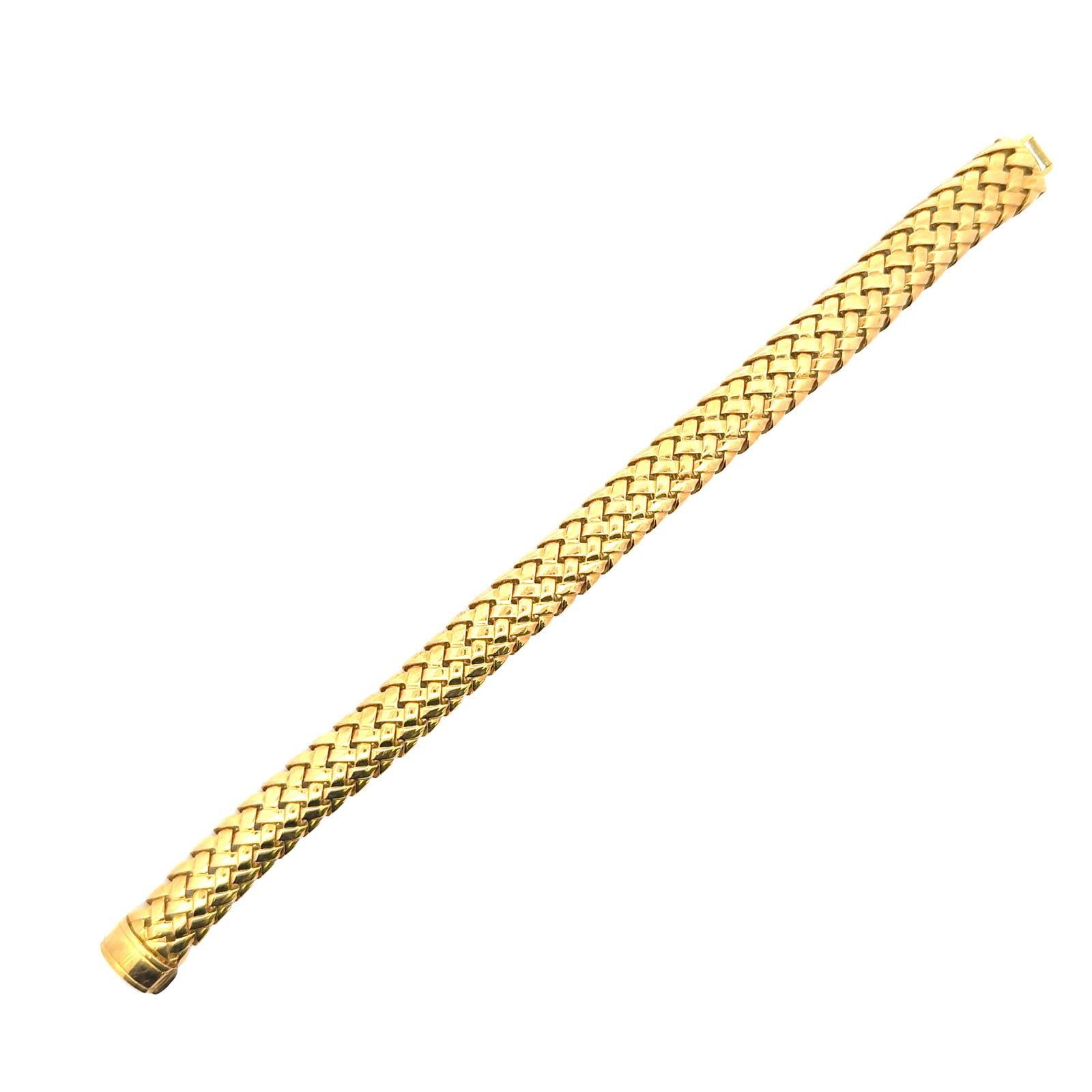 Modern 1995 Tiffany & Co. 18 Karat Yellow Gold Vannerie Basket Weave Link Bracelet For Sale