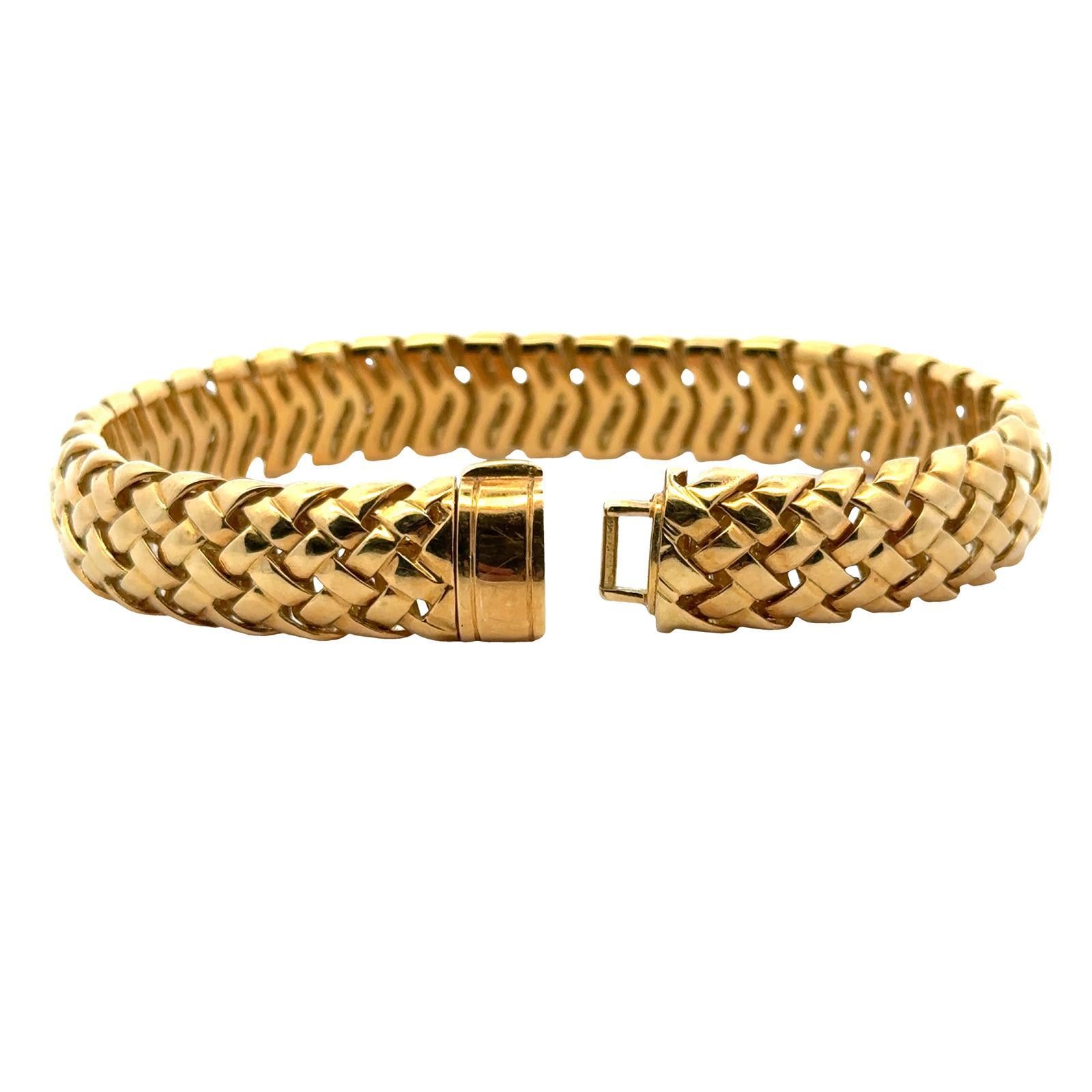 Women's 1995 Tiffany & Co. 18 Karat Yellow Gold Vannerie Basket Weave Link Bracelet For Sale