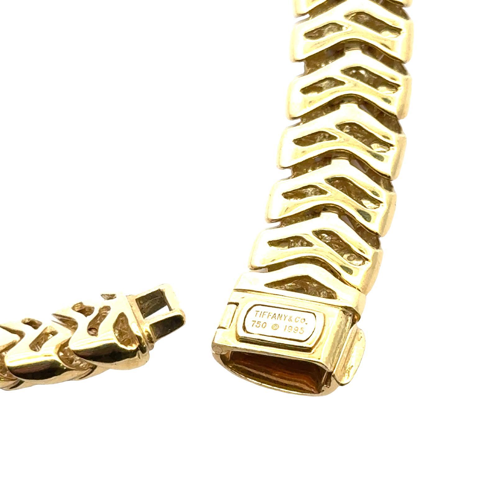 Women's 1995 Tiffany & Co. 18 Karat Yellow Gold Vannerie Basket Weave Link Necklace For Sale