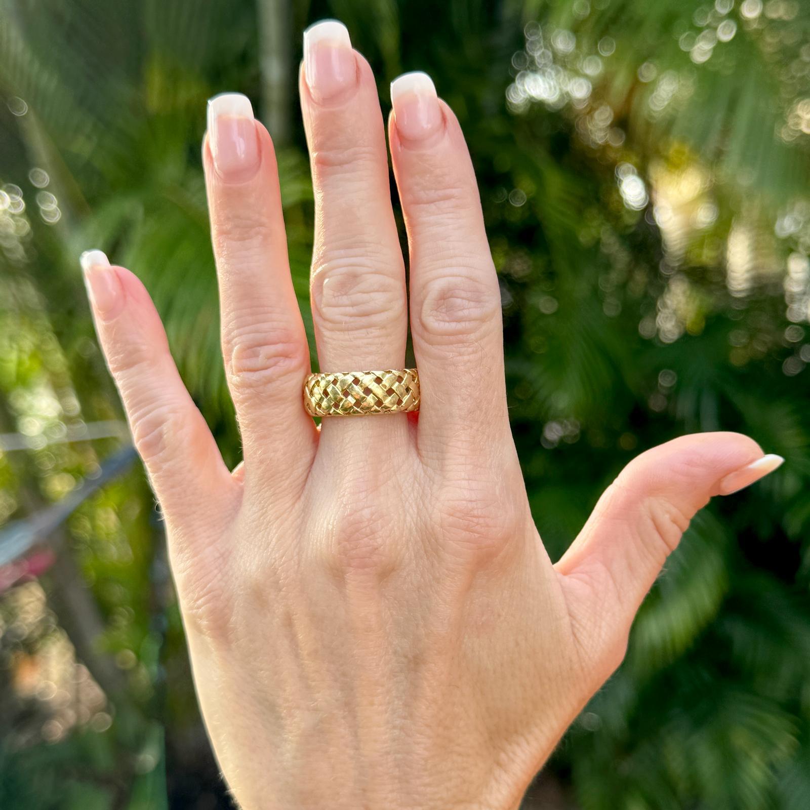 1995 Tiffany & Co. Basket Weave 18 Karat Yellow Gold Band Ring, Size 8 In Excellent Condition For Sale In Boca Raton, FL