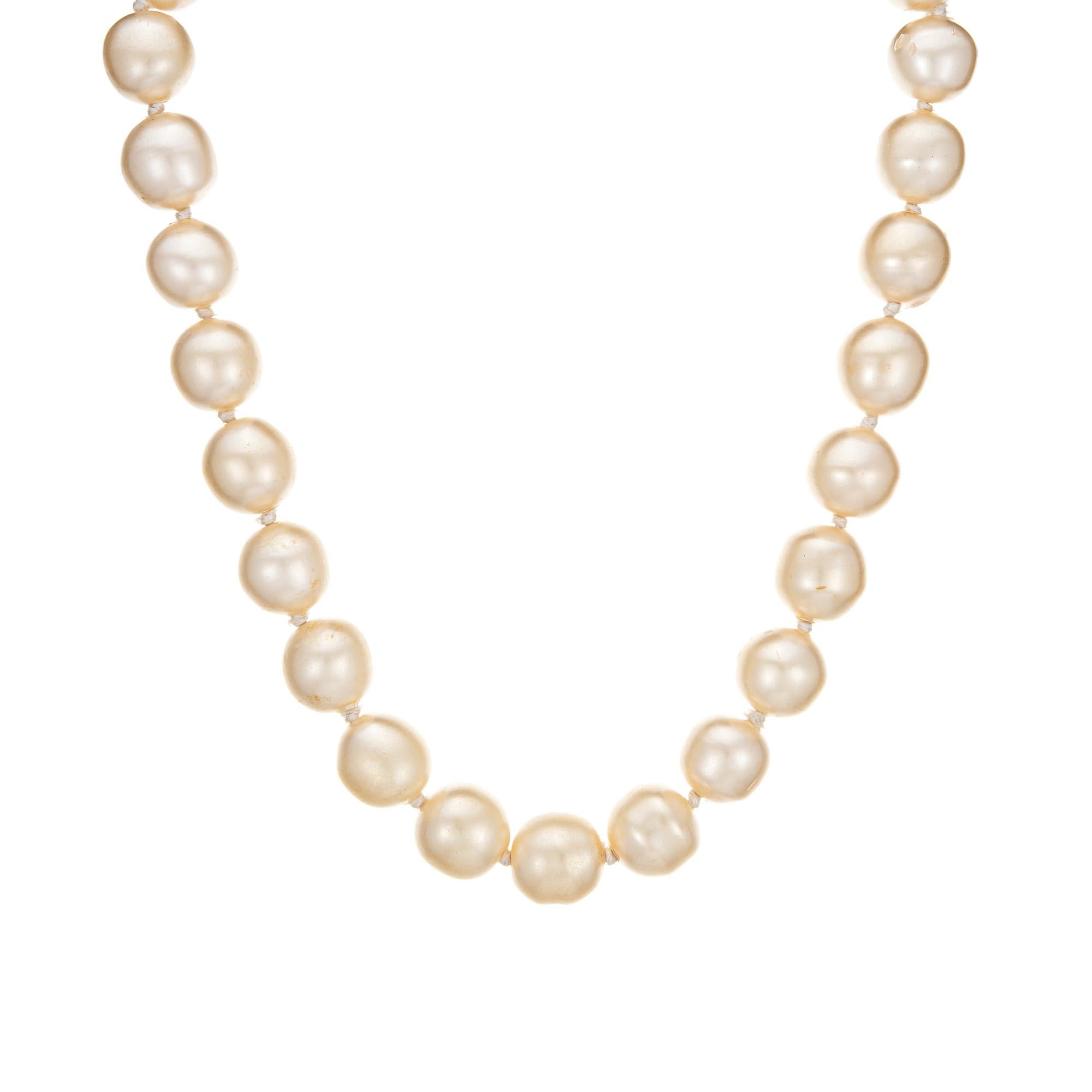 1995 Vintage Chanel Choker Necklace Large 14.5mm Faux Pearls Yellow Gold Tone  In Good Condition For Sale In Torrance, CA