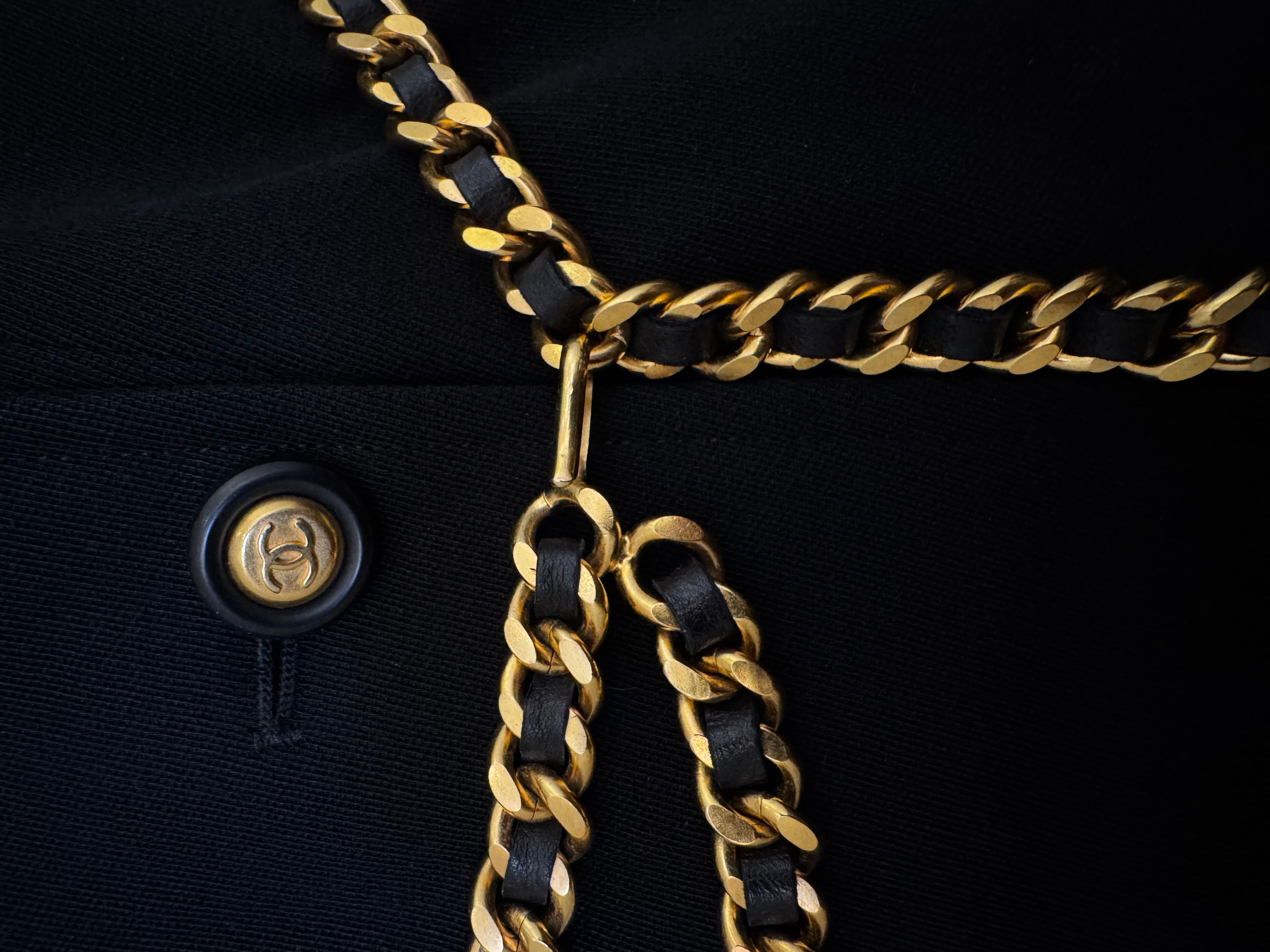 1995 Vintage CHANEL Gold Toned Black Leather Chain Belt 95A In Excellent Condition In Bangkok, TH
