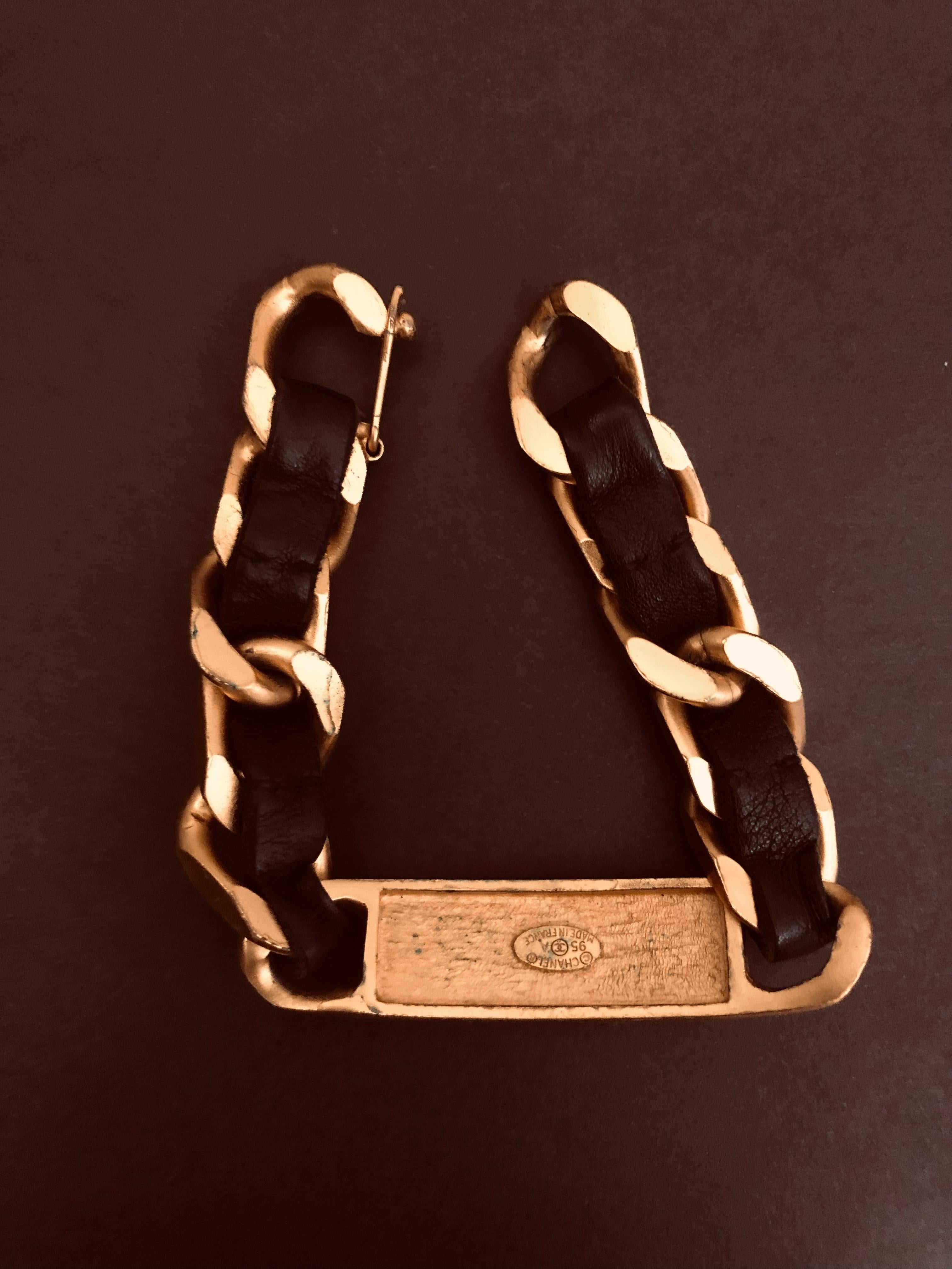 This vintage Chanel chain link bracelet is crafted of good toned metal interlaced with black lambskin leather. Hook fastening. Stamped CHANEL 95A, made in France. Inner circumference measures approximately 19 cm. Comes with box.

Condition: Very