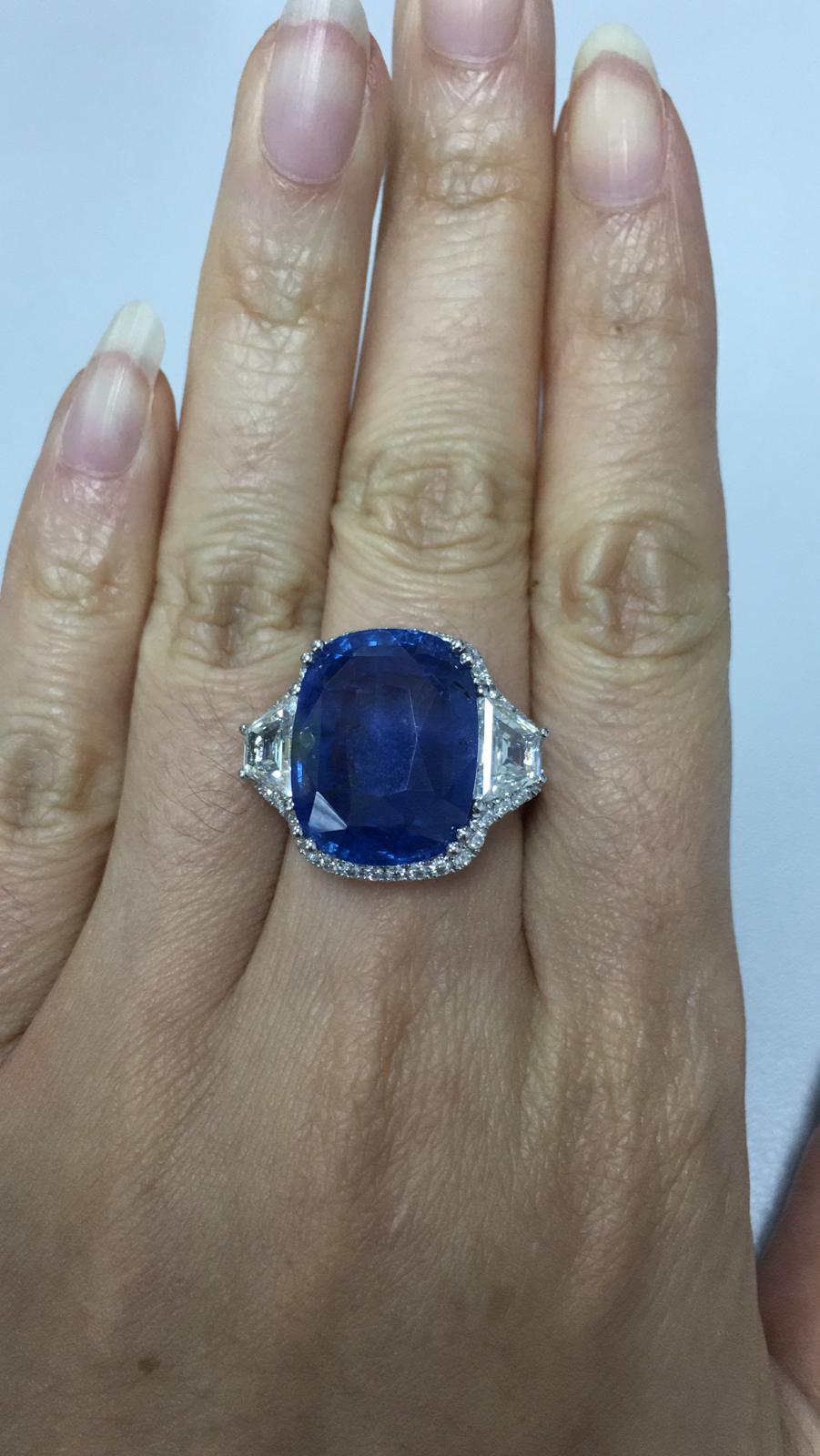 19.95 Natural Unheated Ceylon Sapphire & GRS Certified Diamond Ring, Cushion Cut In New Condition In Hong Kong, Hong Kong