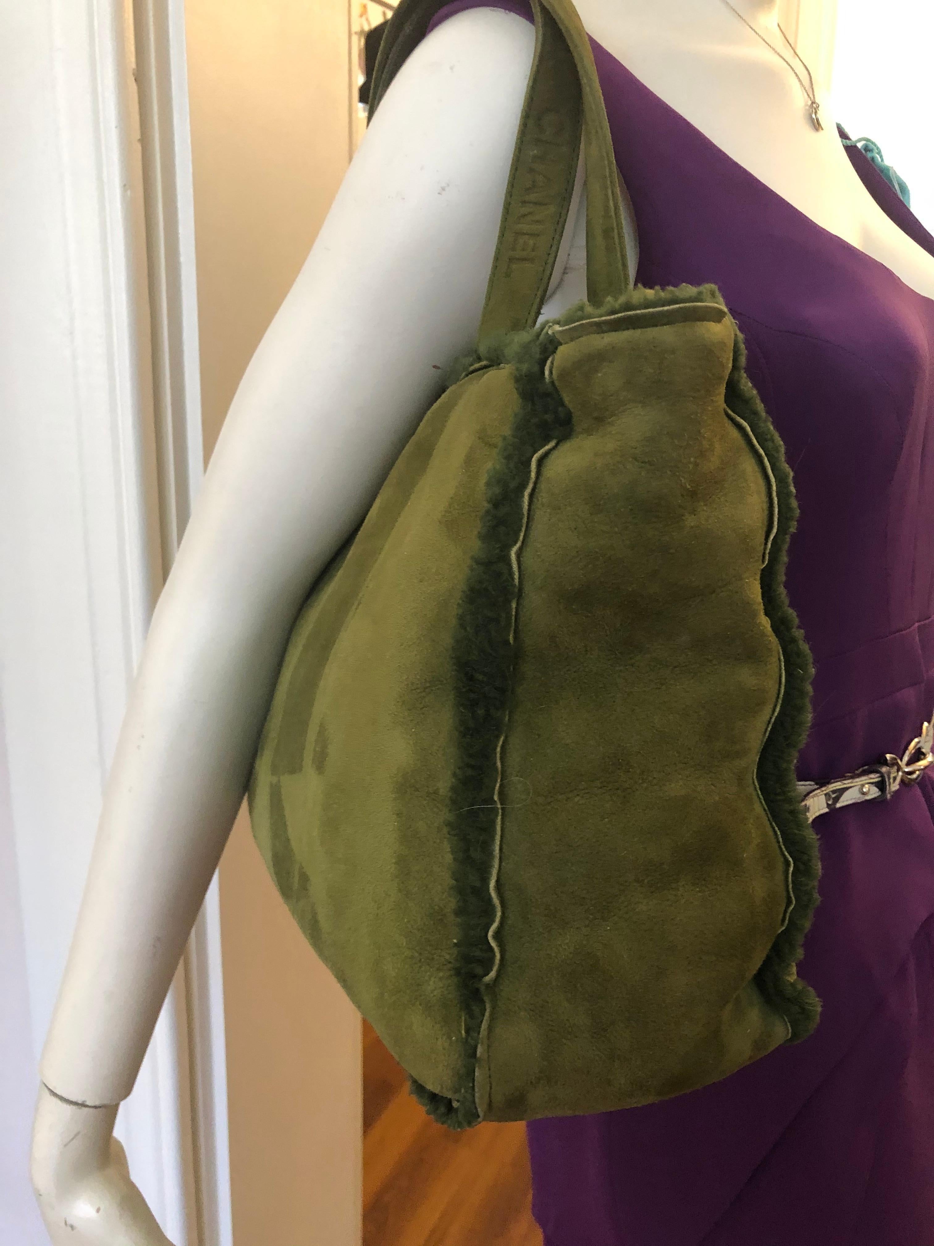 1996/97 Chanel Large Green Mouton/Suede Handbag w/COA and Card In Good Condition In Port Hope, ON