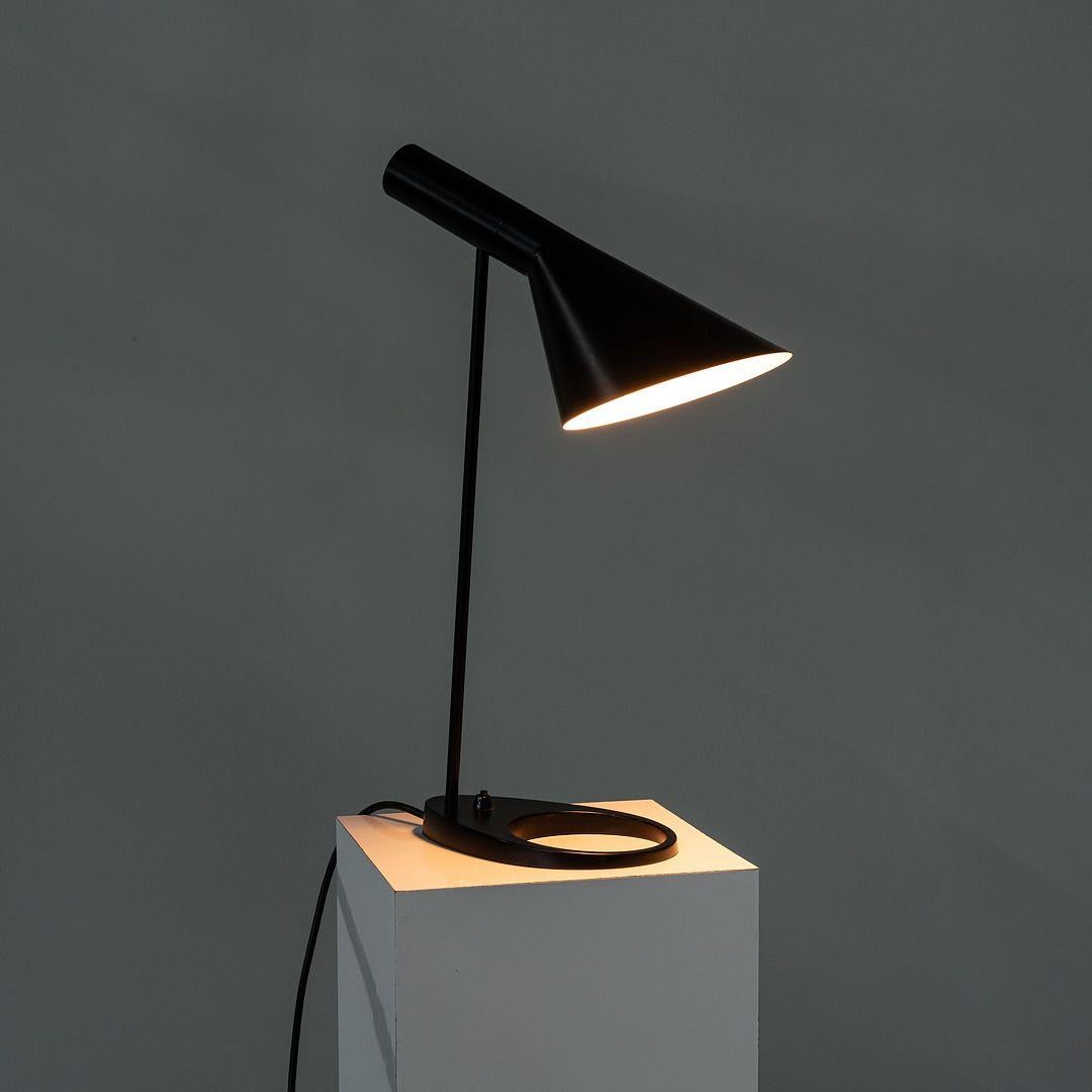 1996 Arne Jacobsen for Louis Poulsen AJ Desk / Table Lamp in Black For Sale 4
