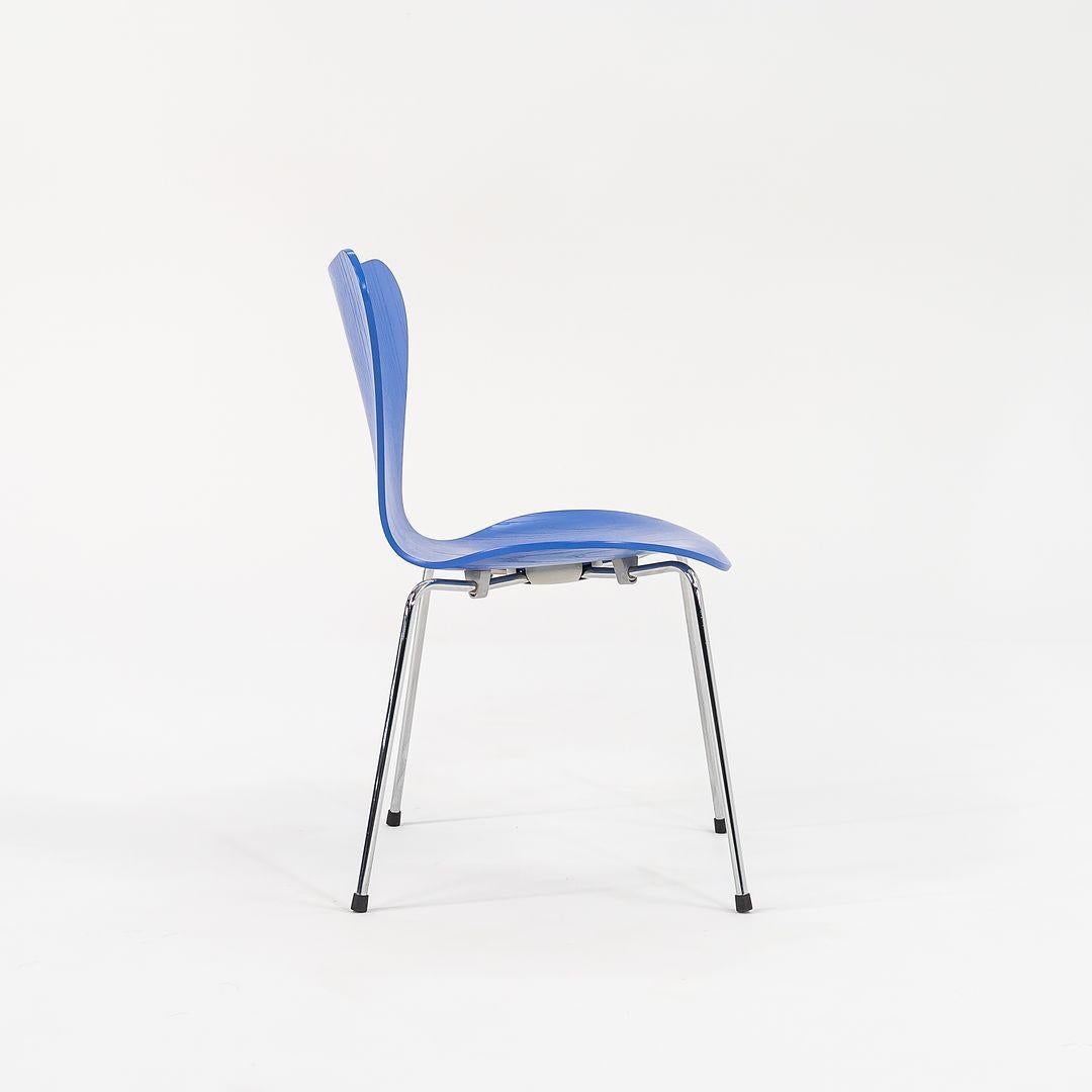Moderne 1996 Arne Jacobsen Chaise Fritz Series 7 en hêtre bleu Modèle 3107 Ensembles disponibles en vente