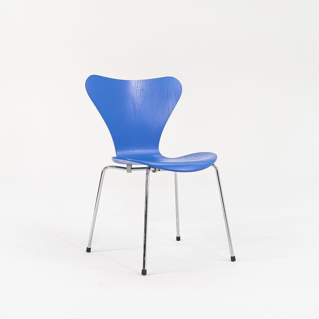 Danois 1996 Arne Jacobsen Chaise Fritz Series 7 en hêtre bleu Modèle 3107 Ensembles disponibles en vente