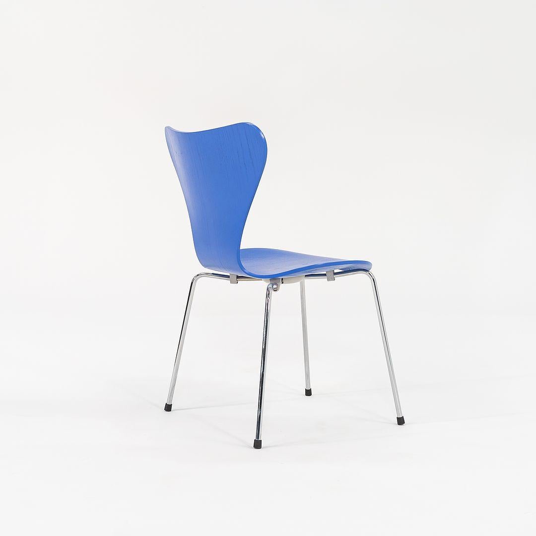 Fin du 20e siècle 1996 Arne Jacobsen Chaise Fritz Series 7 en hêtre bleu Modèle 3107 Ensembles disponibles en vente