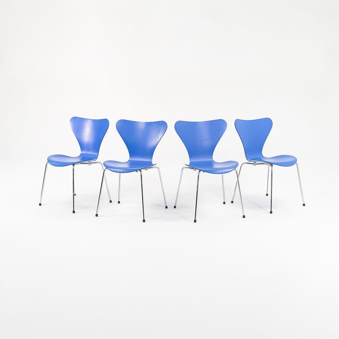 1996 Arne Jacobsen Chaise Fritz Series 7 en hêtre bleu Modèle 3107 Ensembles disponibles en vente 1