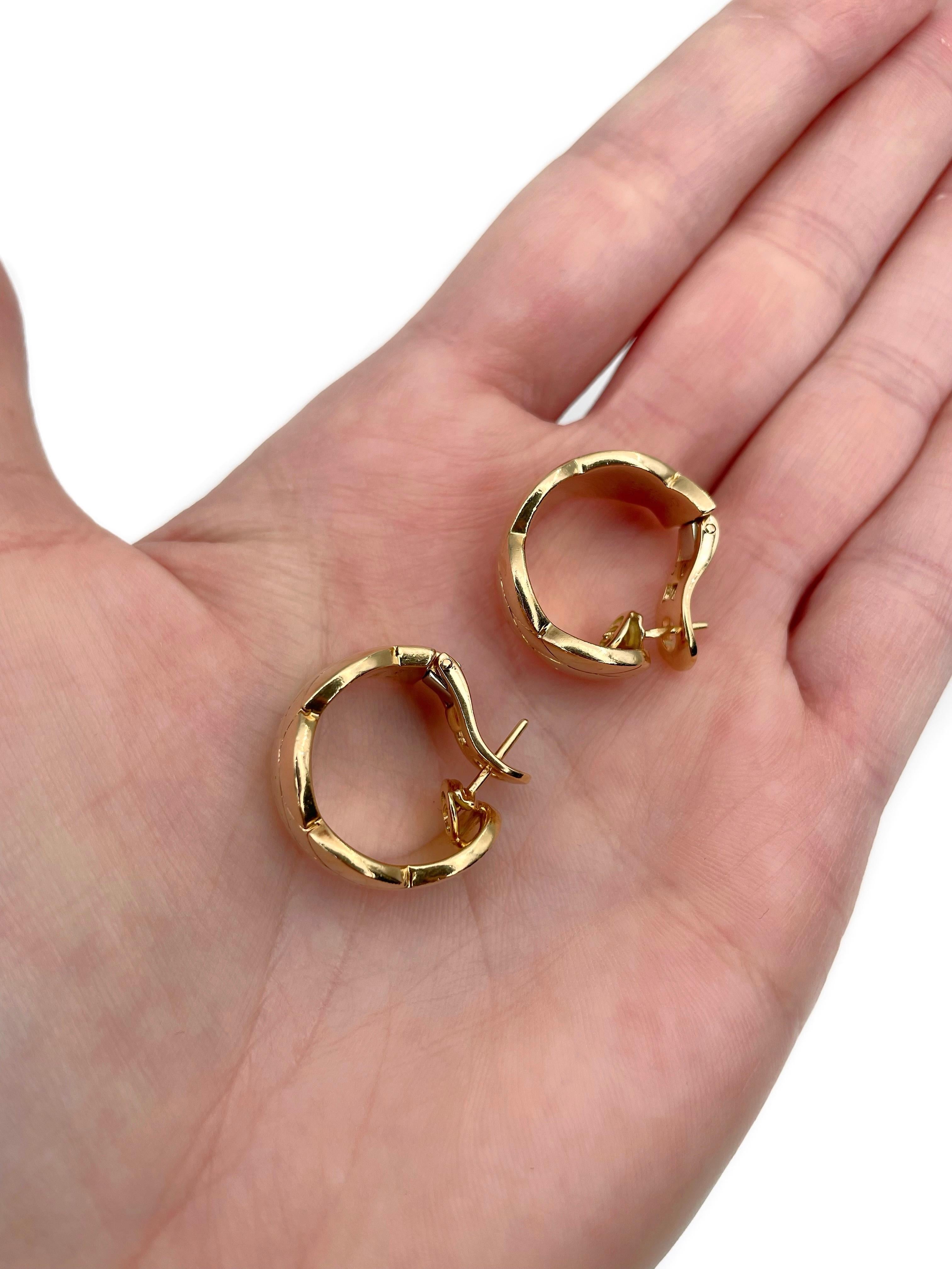 1996 Boucles d'oreilles Cartier en or jaune 18 carats à motif matelassé Pour femmes en vente
