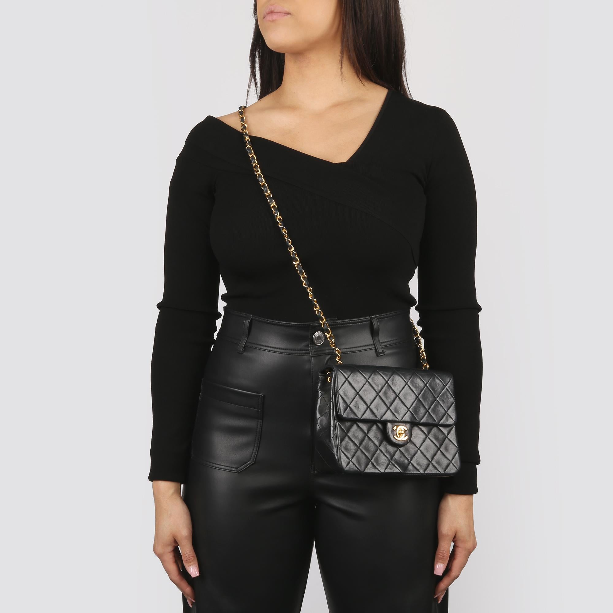 1996 Chanel Schwarze Mini-Klappentasche aus gestepptem Lammfell 5