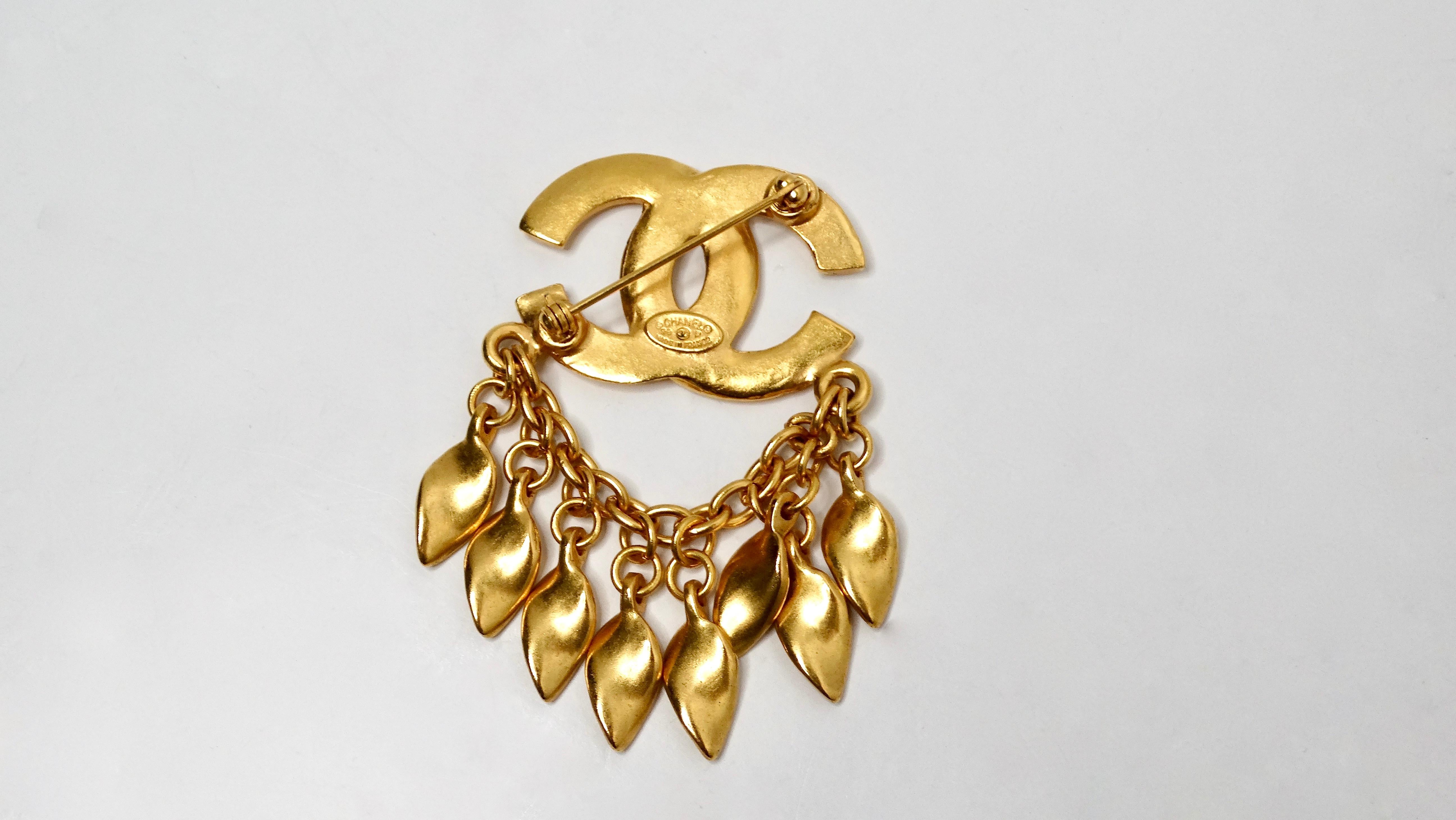 1996 Chanel Coco Mark Yellow Gold-Tone Brooch With Dangling Charms In Good Condition For Sale In Scottsdale, AZ