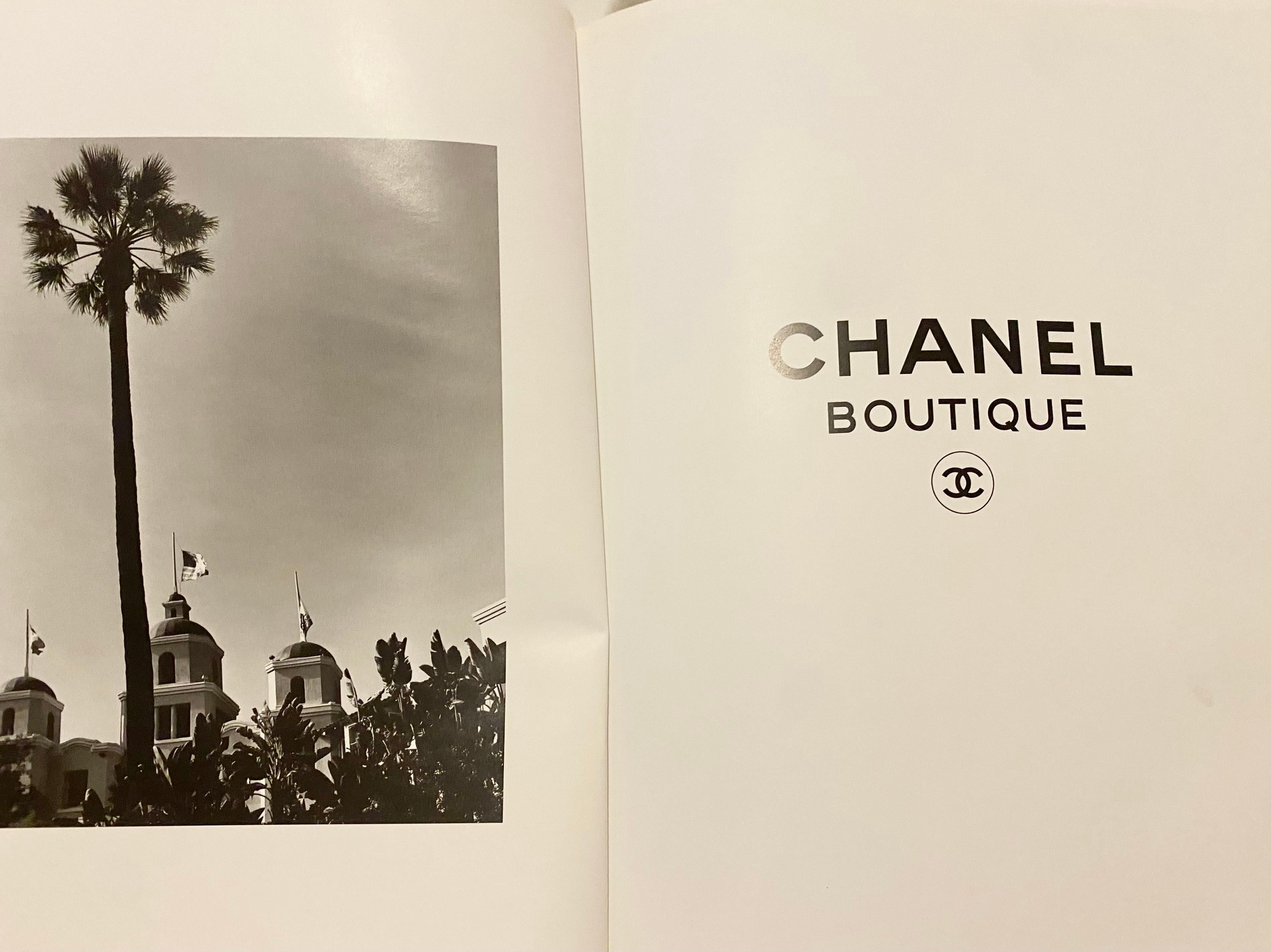 1996 Chanel Los Angeles Boutique Spring Summer Lookbook, Los Angeles collection by Karl Lagerfeld, some marks as seen in pics 

Dimensions: 11.5''x9.5''

