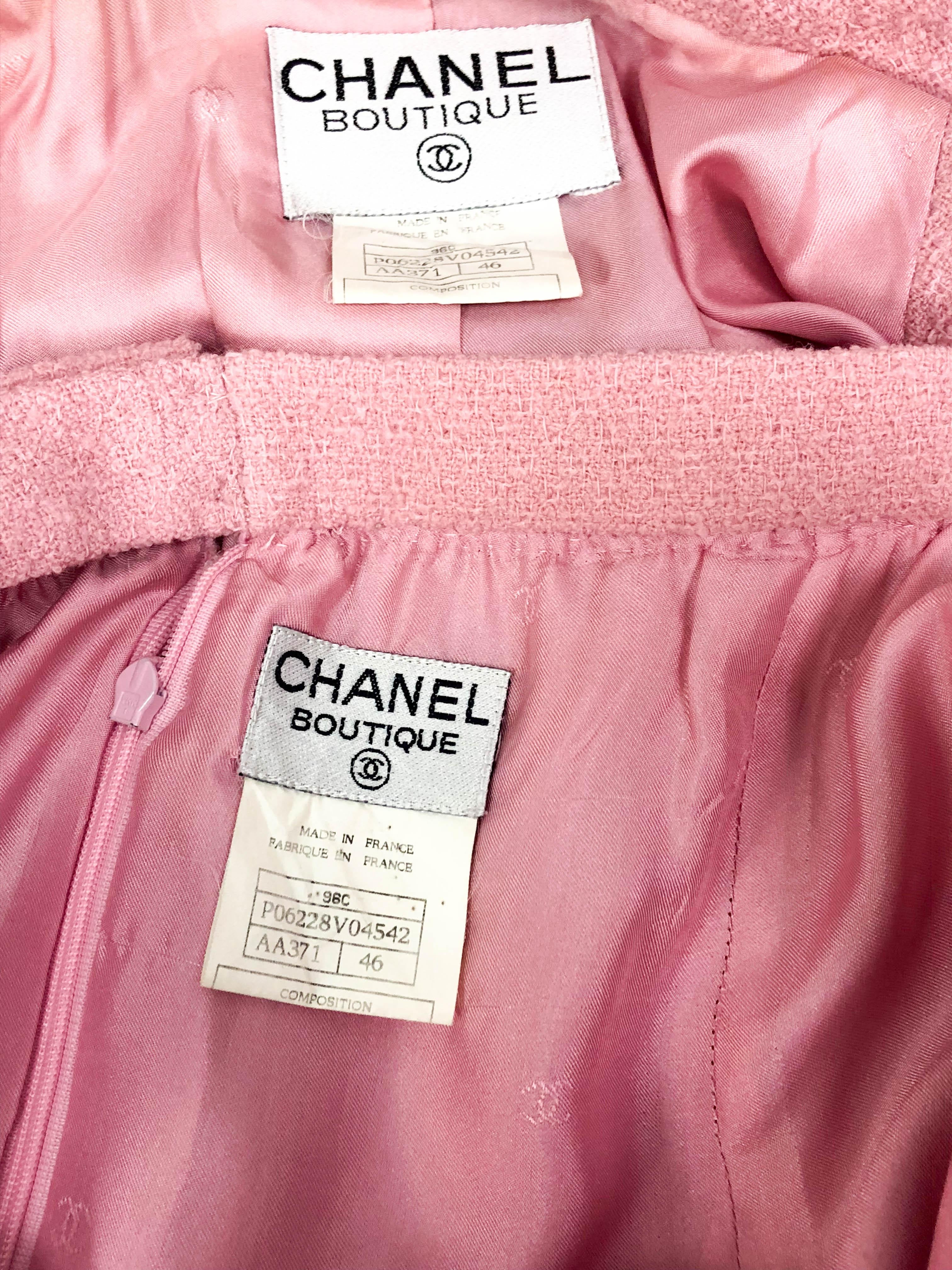 1996 Chanel Pink Wool Skirt Suit With Gilt Logo Buttons (Large Size) For Sale 5