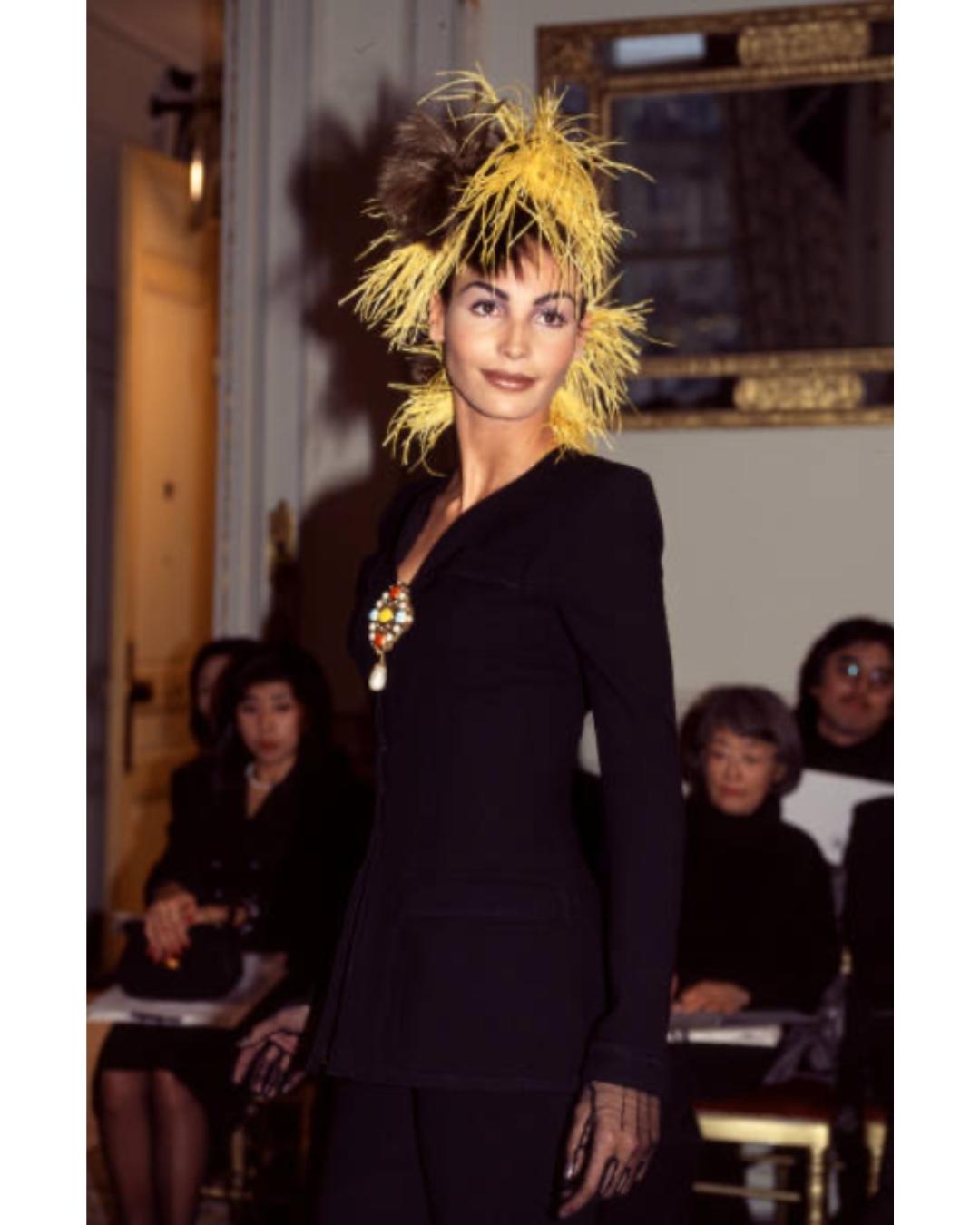 1996 Chanel: passerella documentata Haute Couture Tuta e giacca nera in vendita 4