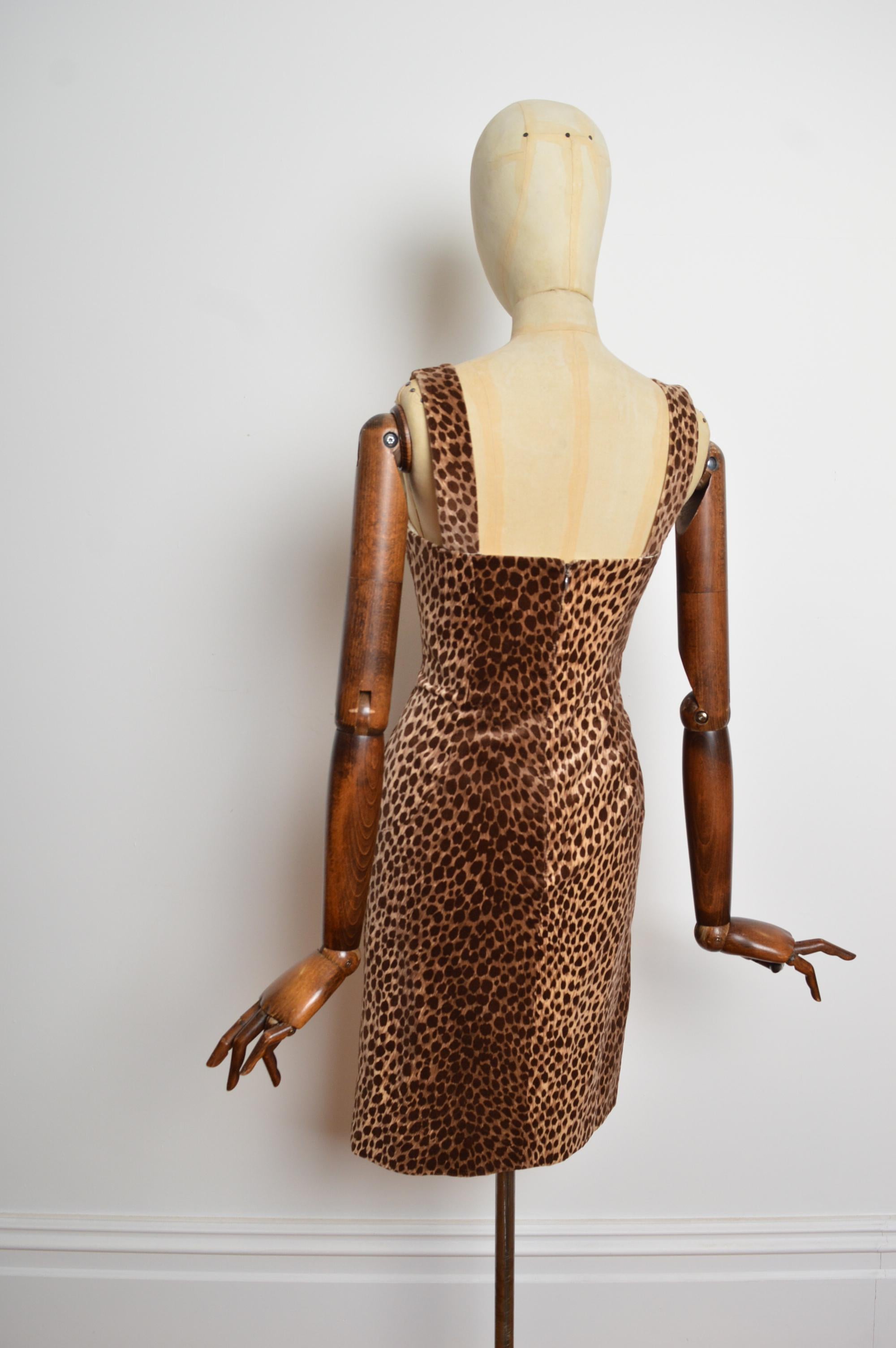 Dolce & Gabbana, robe pin-up en velours imprimé guépard à motifs léopard, 1996 en vente 6