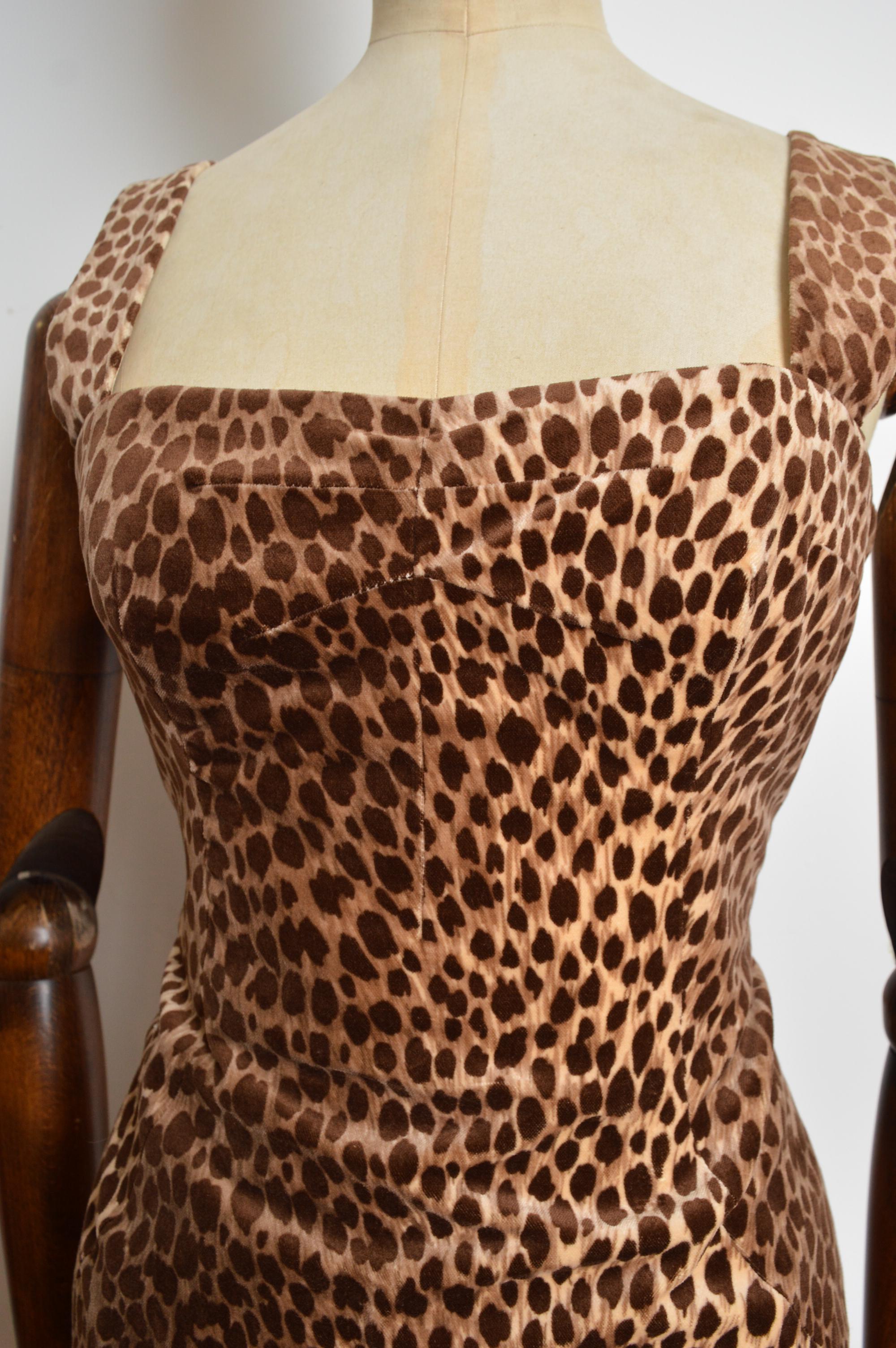 Dolce & Gabbana, robe pin-up en velours imprimé guépard à motifs léopard, 1996 Pour femmes en vente