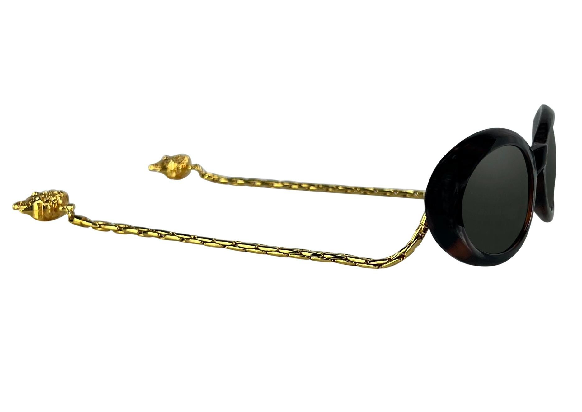 Black 1996 Gianni Versace Faux Tortoise Shell Gold Chain Medusa Pendant Sunglasses For Sale