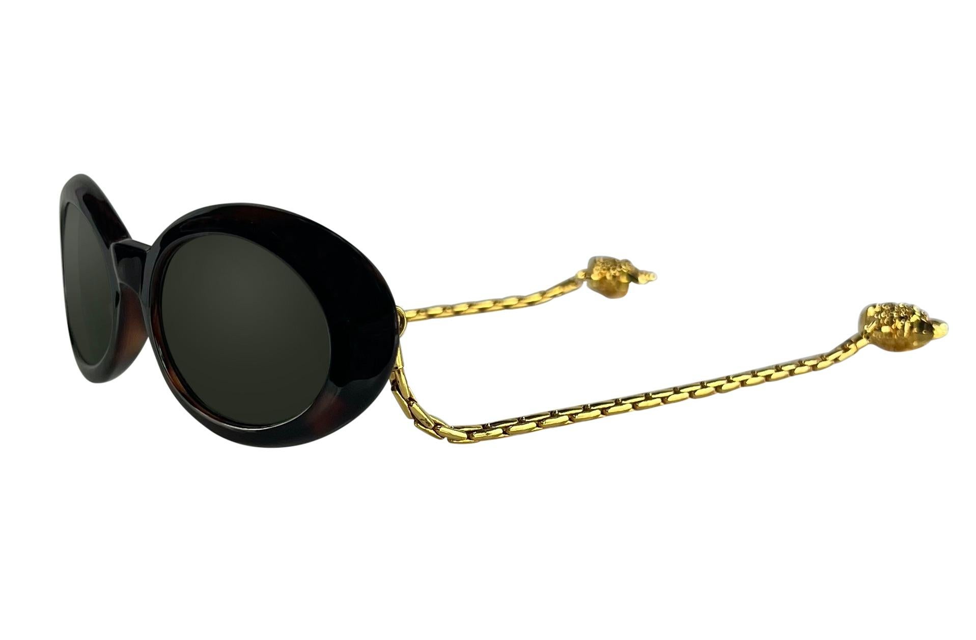 1996 Gianni Versace Faux Tortoise Shell Gold Chain Medusa Pendant Sunglasses For Sale 1