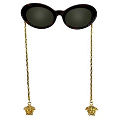 1996 Gianni Versace Gafas de sol con colgante de Medusa de imitación de concha de tortuga y cadena de oro