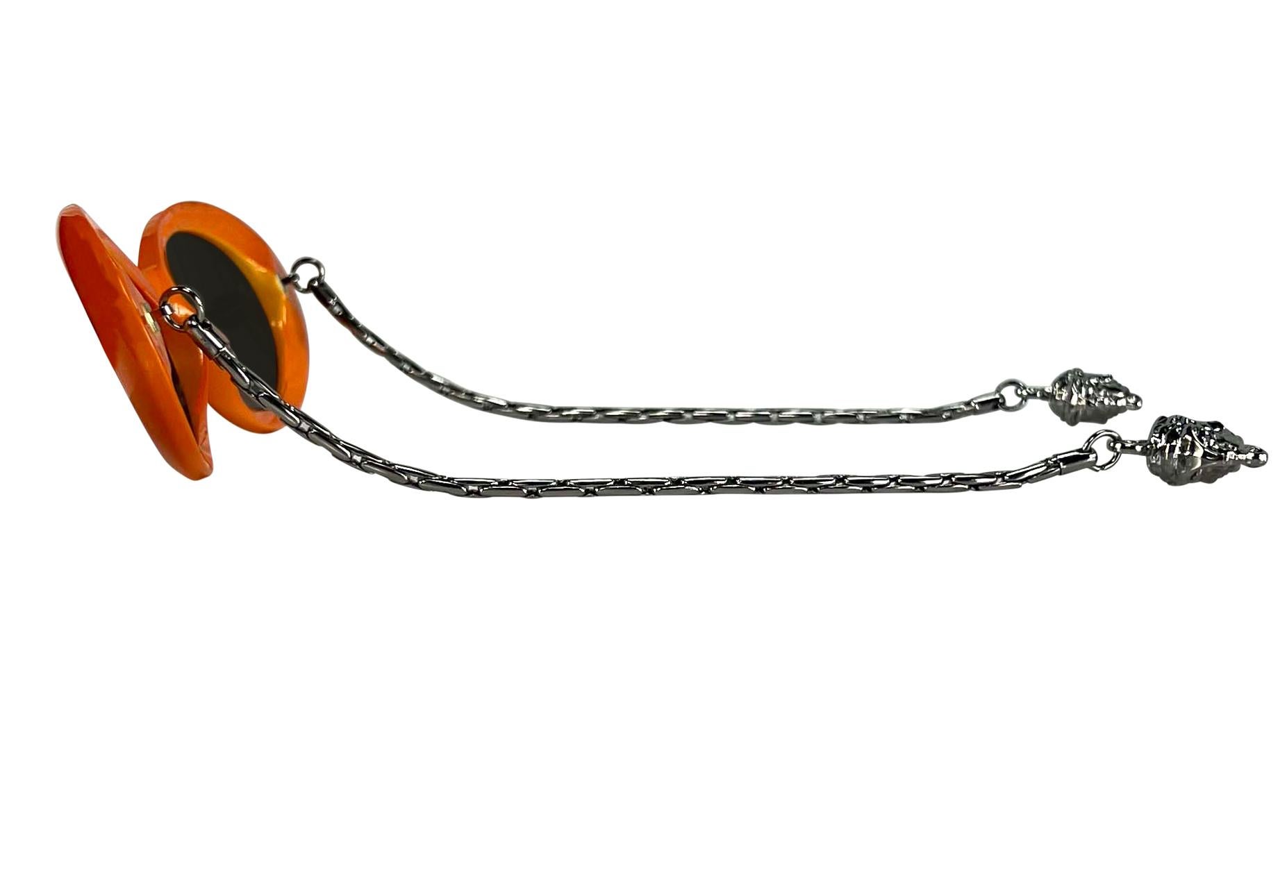 1996 Gianni Versace Medusa Chain Orange Mod Sunglasses In Excellent Condition For Sale In West Hollywood, CA