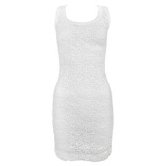 1996 Gianni Versace White Lace Sleeveless Pencil Dress (robe fourreau sans manches en dentelle)