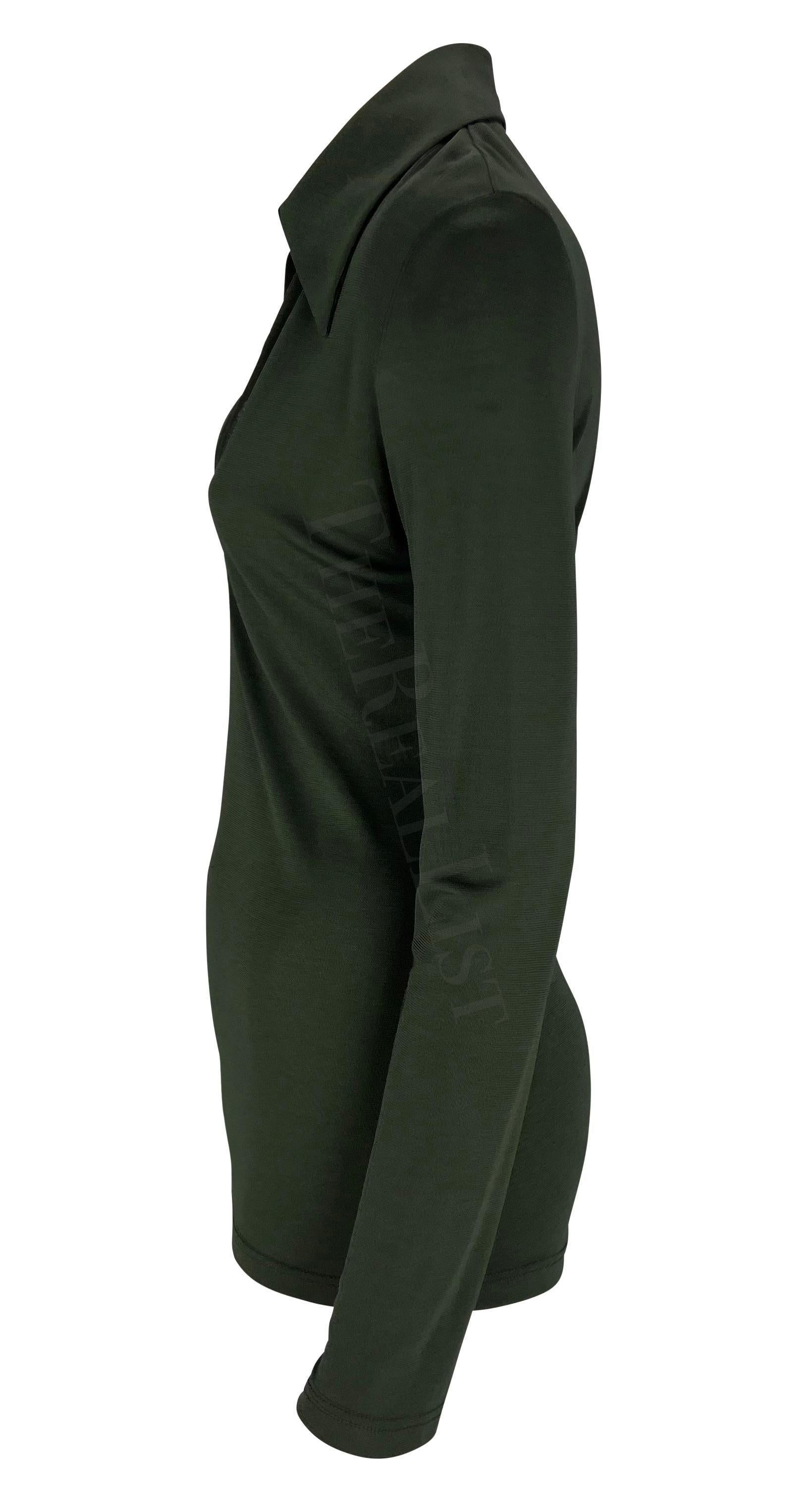 Noir 1996 Gucci by Tom Ford Chemise colletée à manches longues en viscose vert foncé en vente