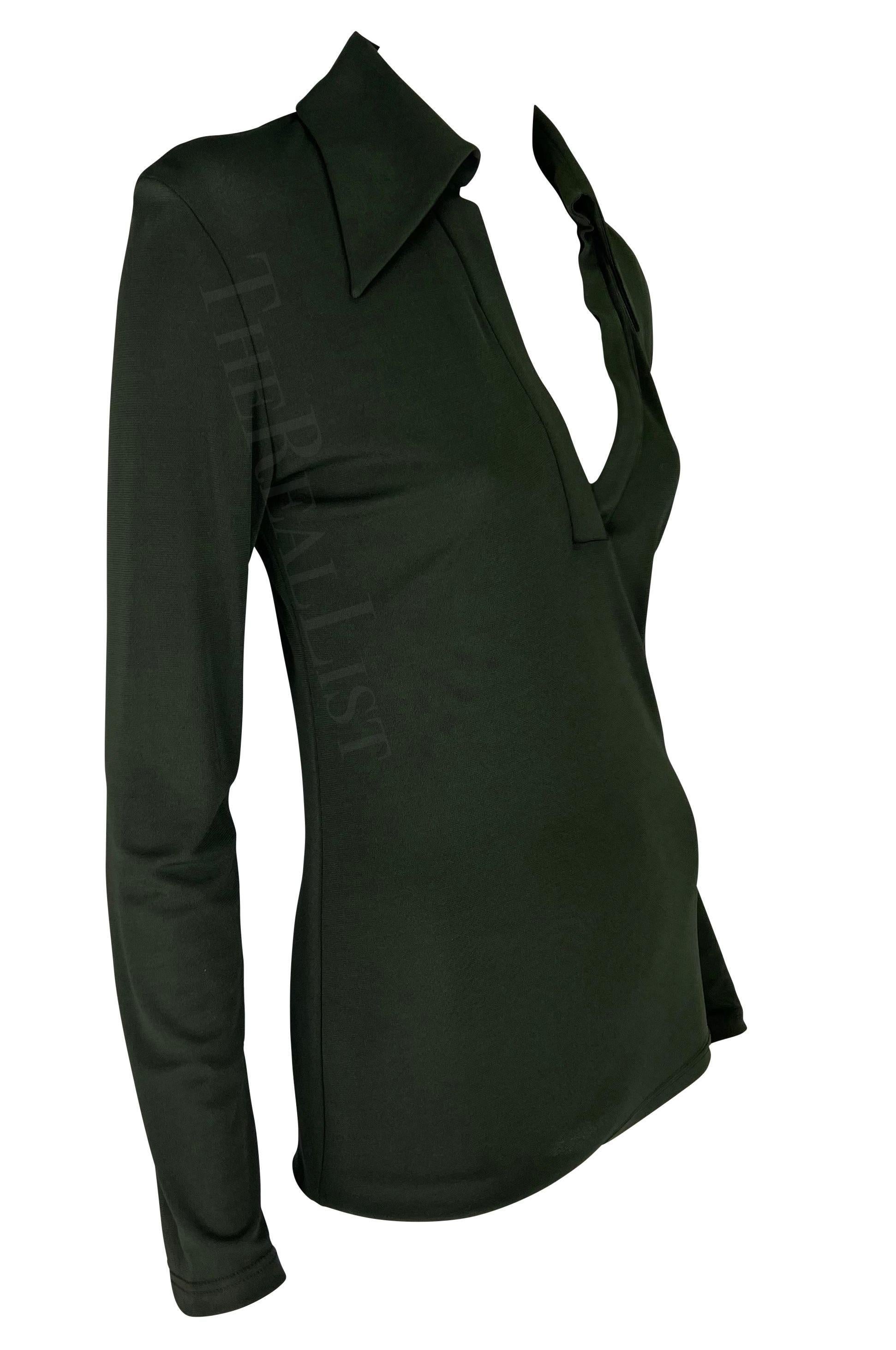 1996 Gucci by Tom Ford Chemise colletée à manches longues en viscose vert foncé en vente 1