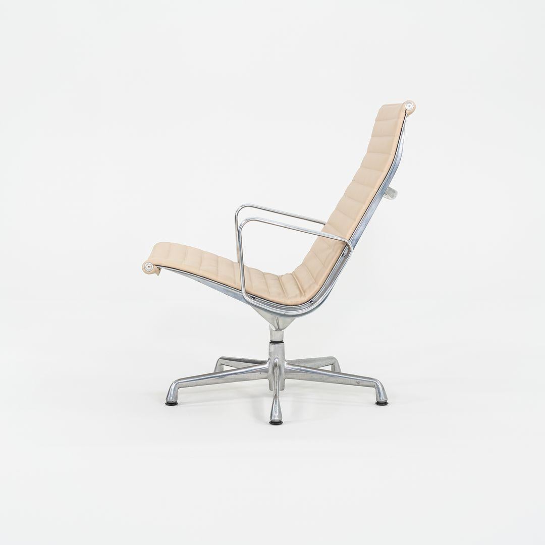 Late 20th Century 1996 Herman Miller Eames Aluminum Group Lounge Chair in Tan Leather Antler Base For Sale