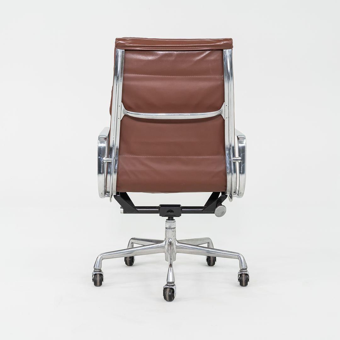 1996 Herman Miller Eames Soft Pad Chefsessel Brown Leder 2x vorhanden (Ende des 20. Jahrhunderts) im Angebot