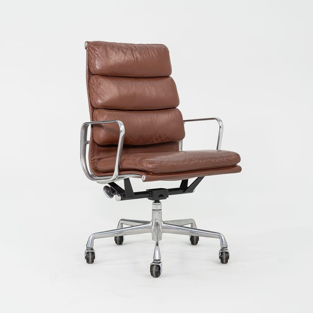 1996 Herman Miller Eames Soft Pad Chefsessel Brown Leder 2x vorhanden im Angebot 1