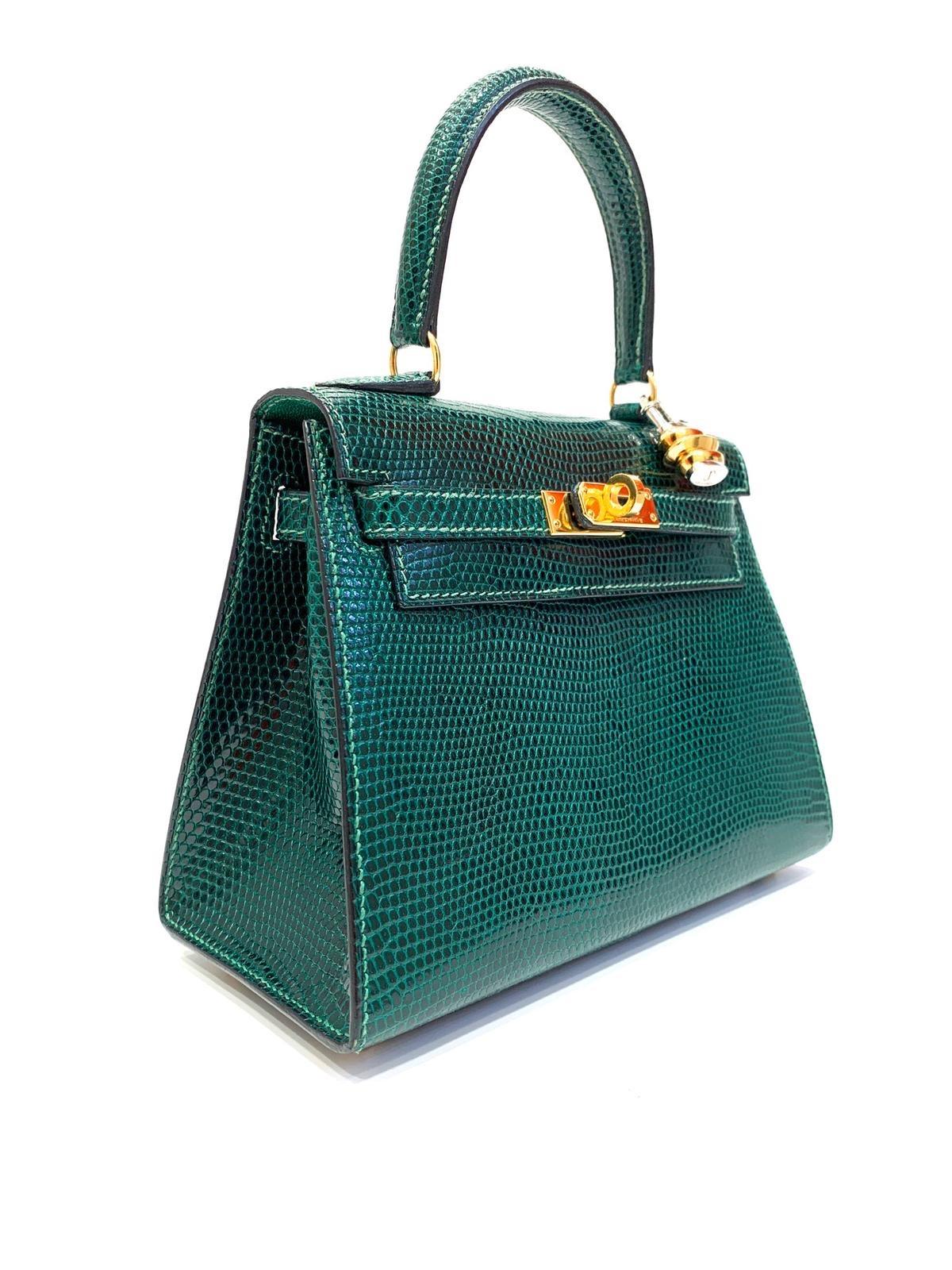 Very rare bag, Hermès mini Kelly 20 cm  Sellier green lizard with goldtone hardware. 
Date stamp Z for 1996. Comes with original dust-bag.
Good Condition, Guaranteed authentic Hermes Kelly 20 Sellier bag features a rare combination of lizard green.