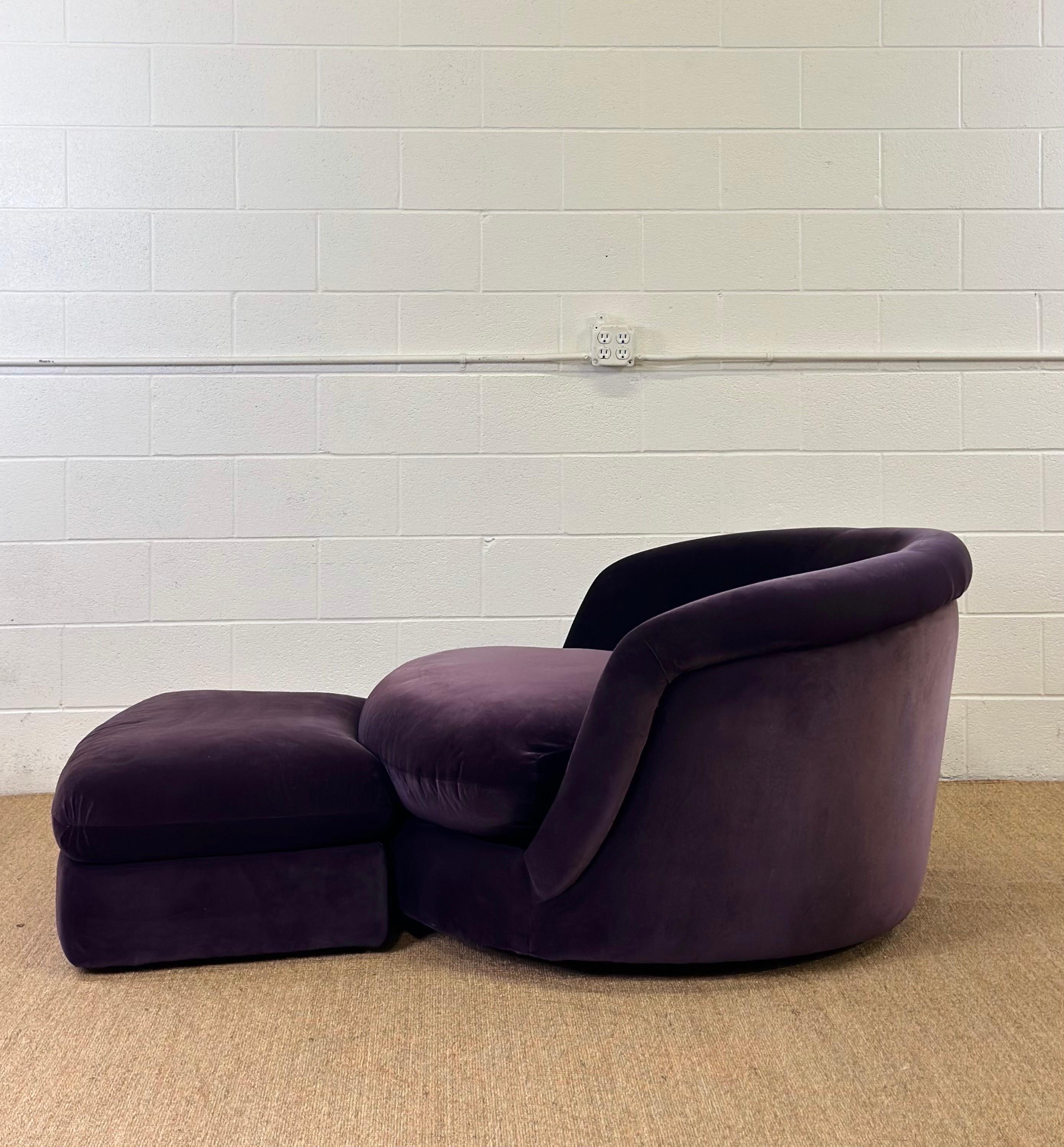 Nous avons le plaisir de vous proposer une chaise Giant Tub, circa 1996.  Conçue à l'origine par le designer américain Milo Baughman en 1965 pour Thayer Coggin, cette chaise pivotante est devenue un classique de la modernité du milieu du siècle,