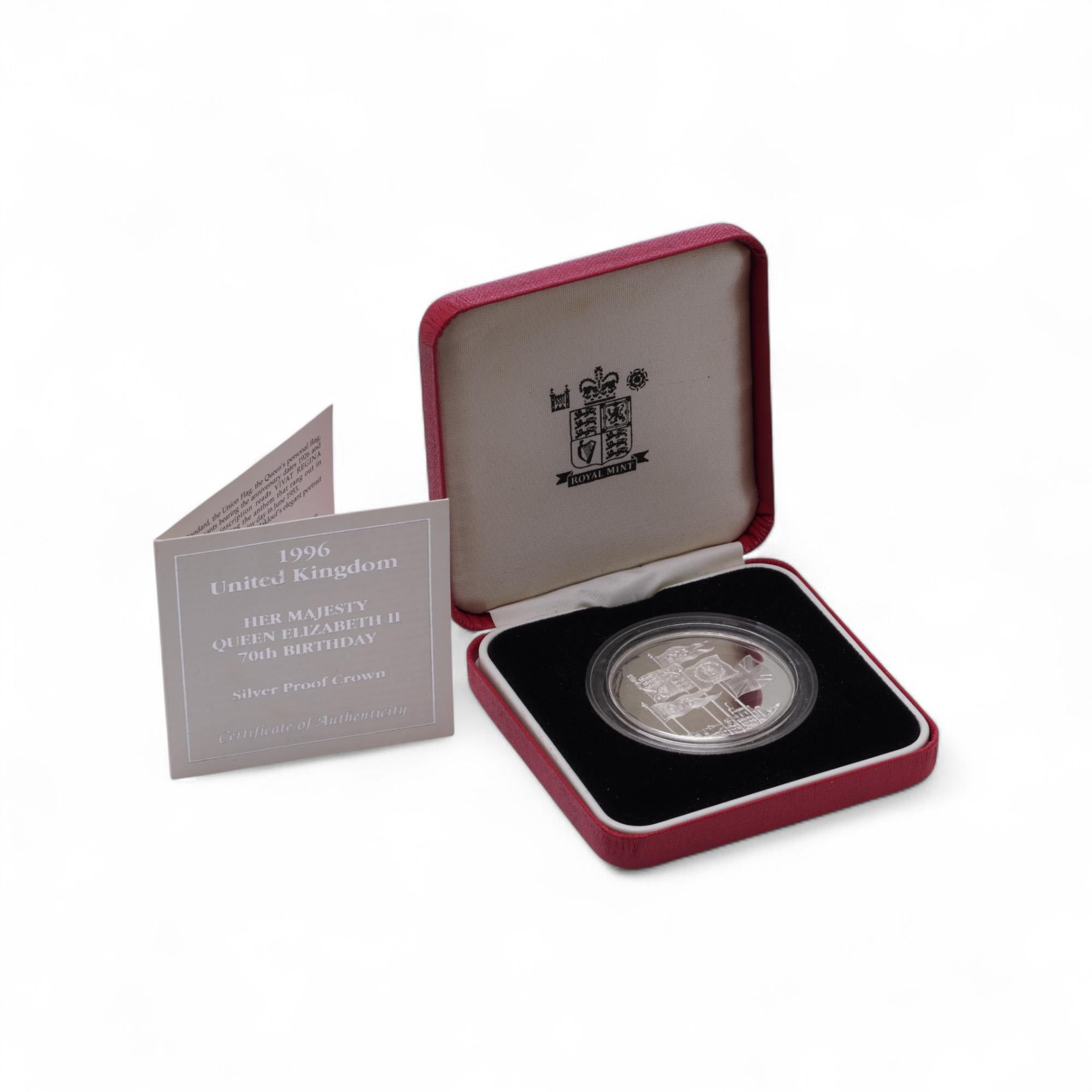 1996 Queen Elizabeth II 70th Birthday £5 Silver Proof Crown – Royal Mint Box In Excellent Condition For Sale In Braintree, GB