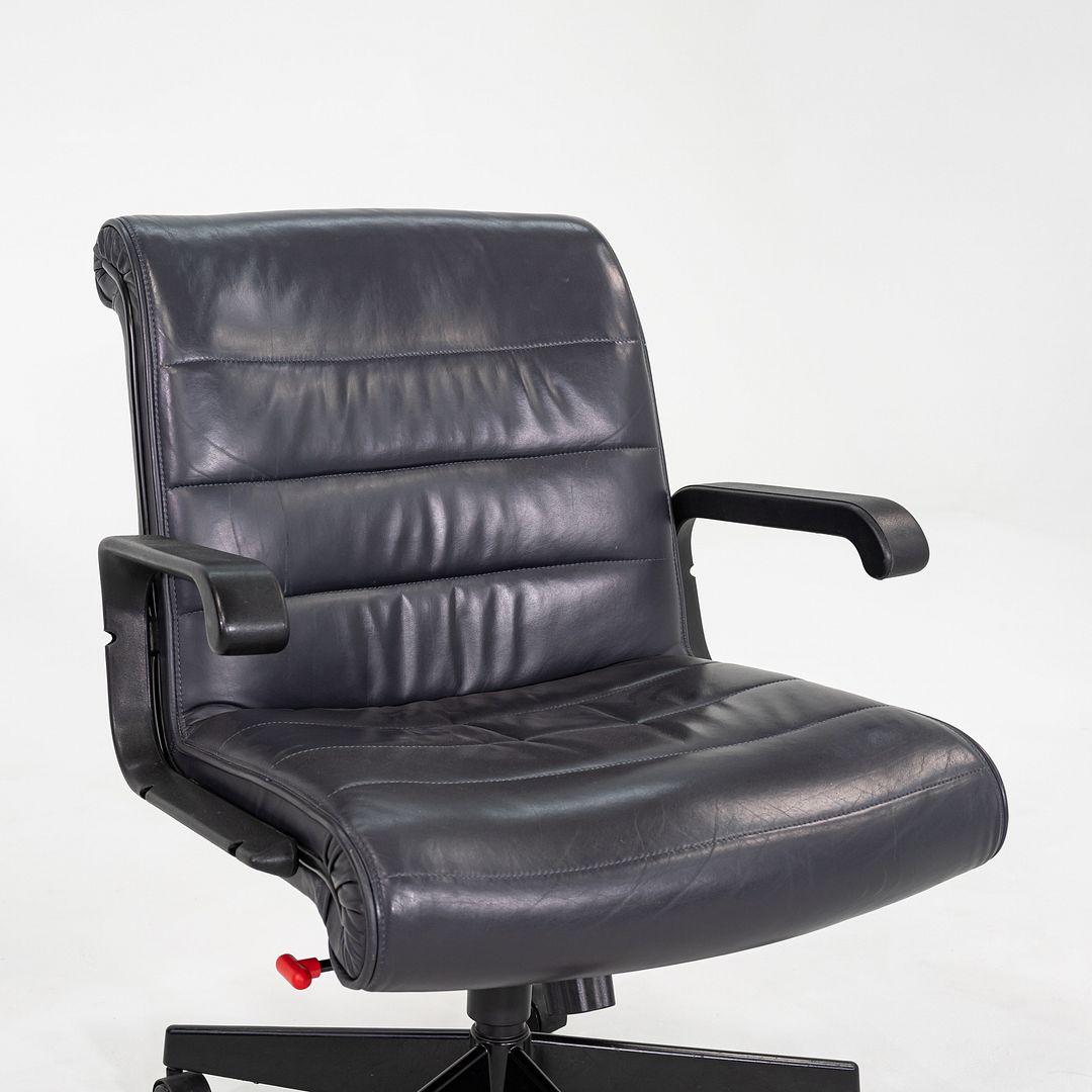 1996 Richard Sapper Management Desk Chair en cuir gris avec base pneumatique en vente 3