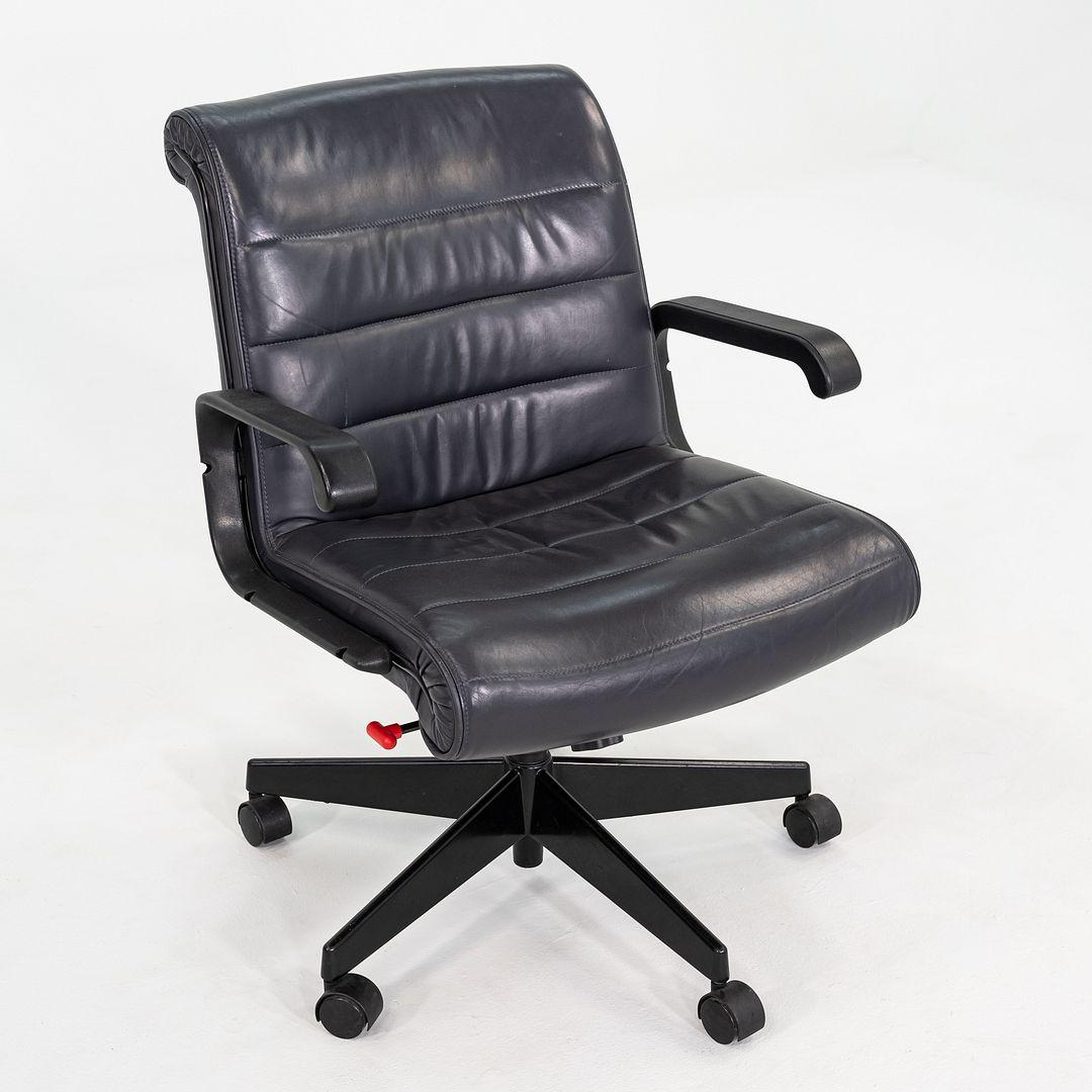 Moderne 1996 Richard Sapper Management Desk Chair en cuir gris avec base pneumatique en vente
