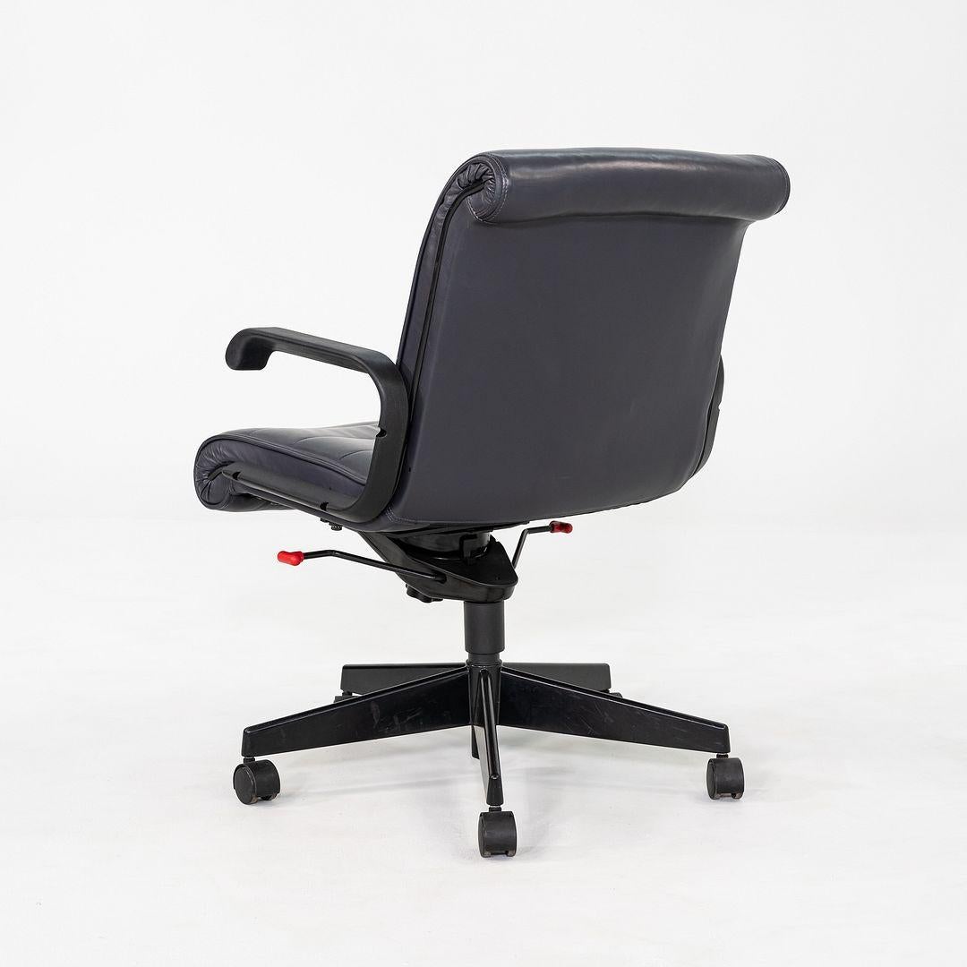 Aluminium 1996 Richard Sapper Management Desk Chair en cuir gris avec base pneumatique en vente